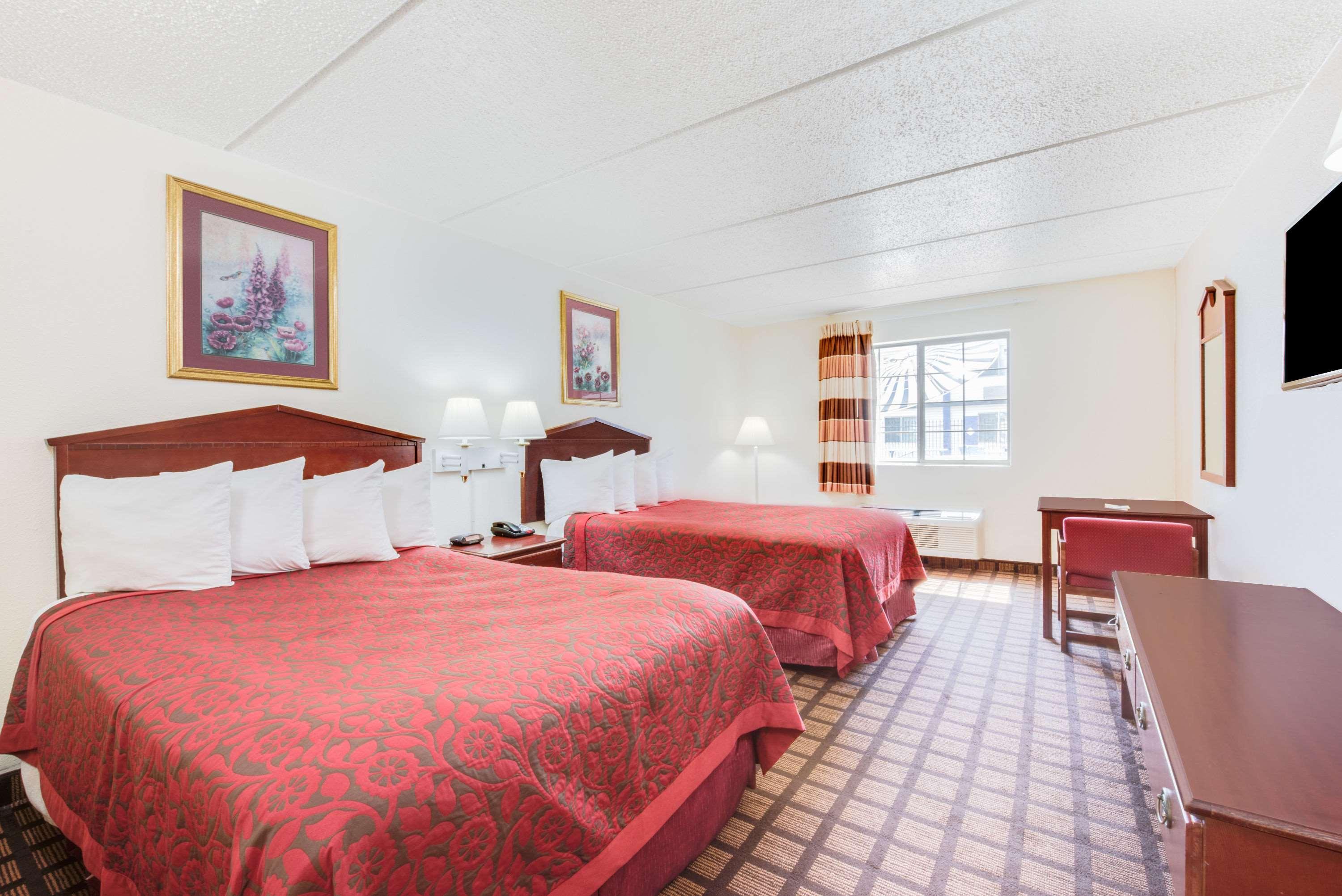 Days Inn & Suites by Wyndham Laredo — photo 5