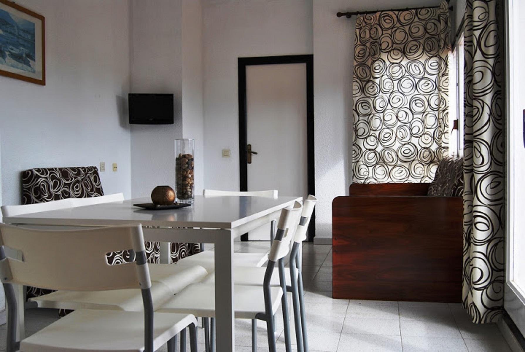 Apartments Monjardi Beach Lloret — photo 4
