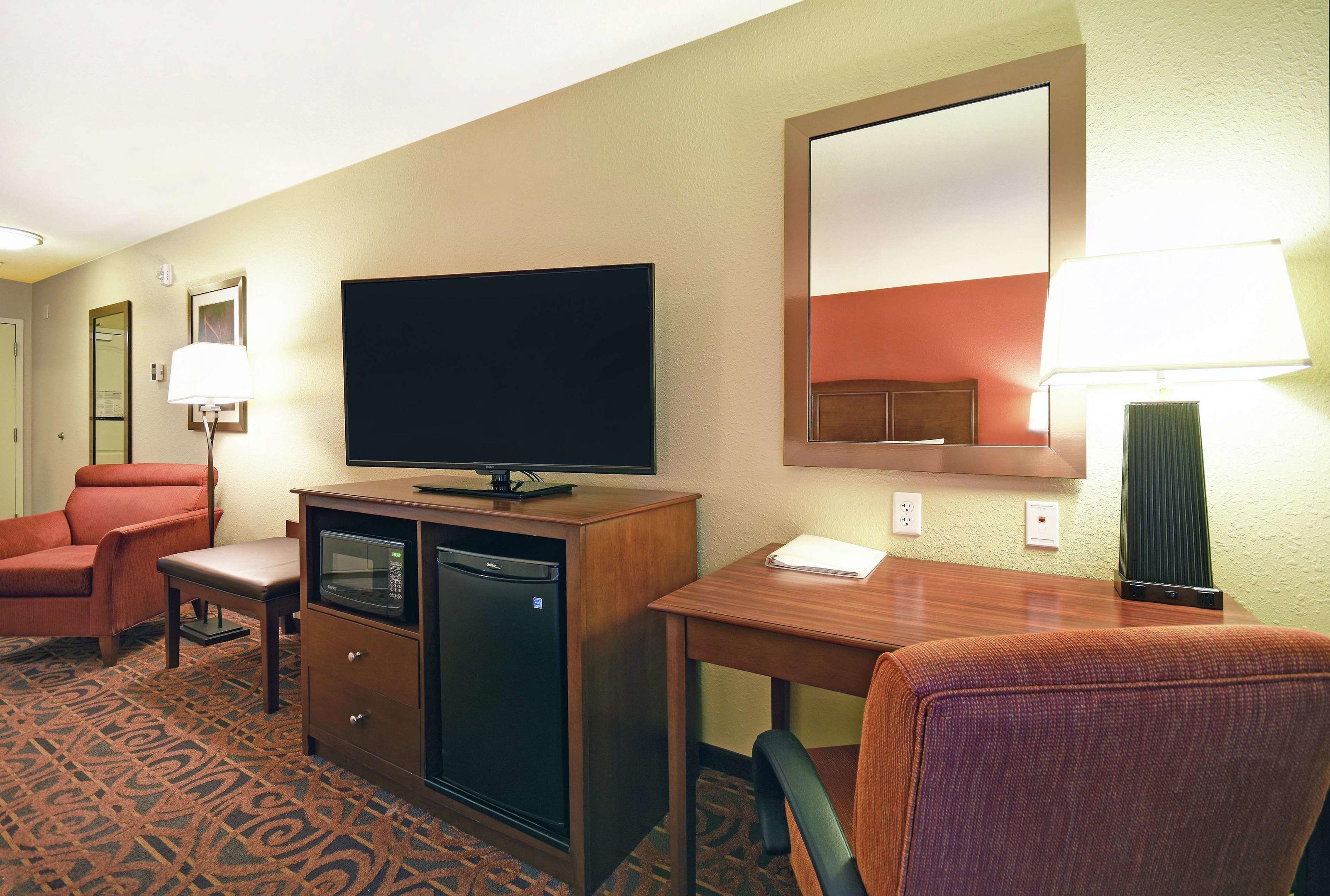 Hampton Inn & Suites Milwaukee/Franklin — photo 4