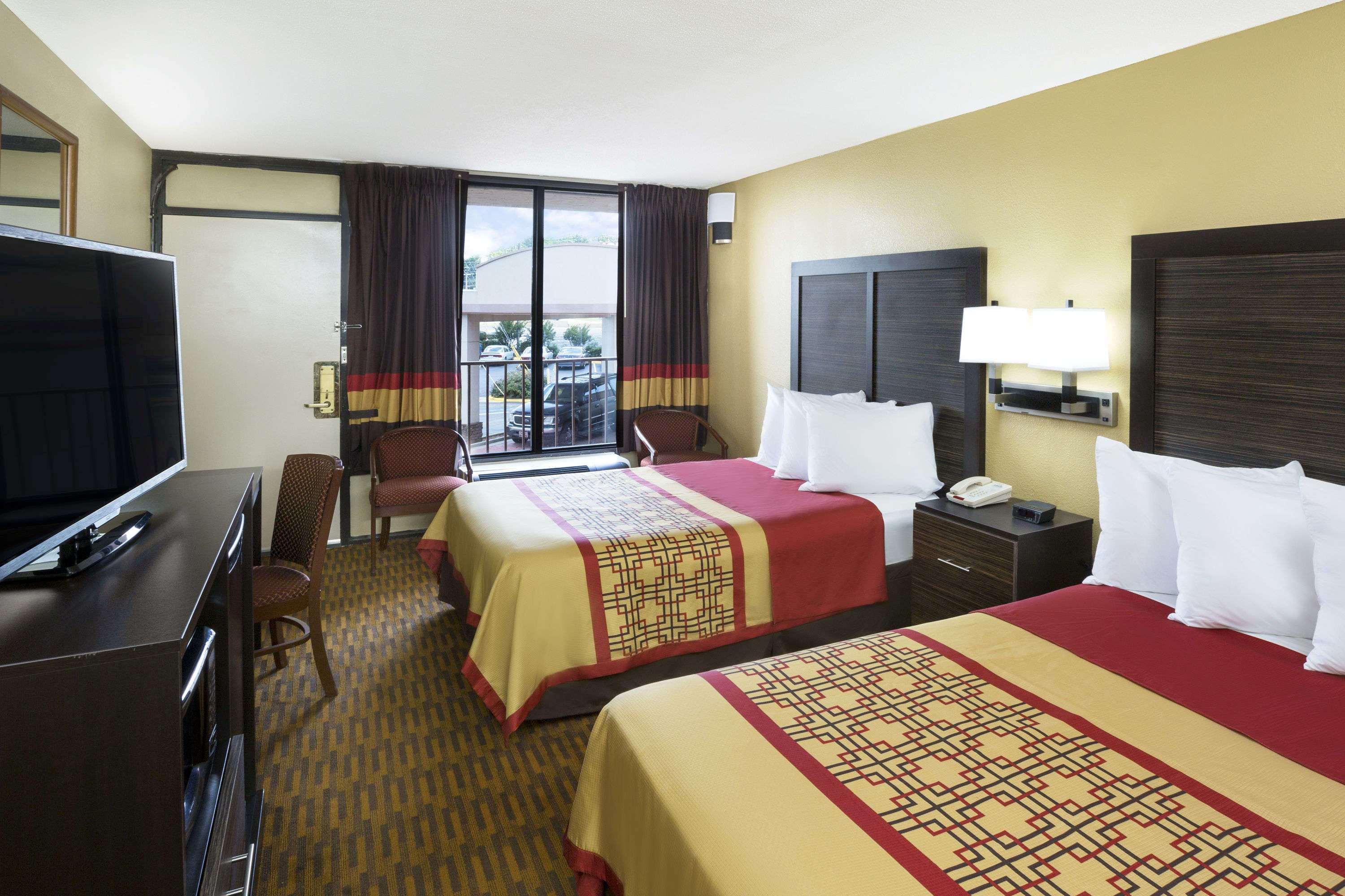 Days Inn Columbus-North Fort Benning-Airport — photo 5