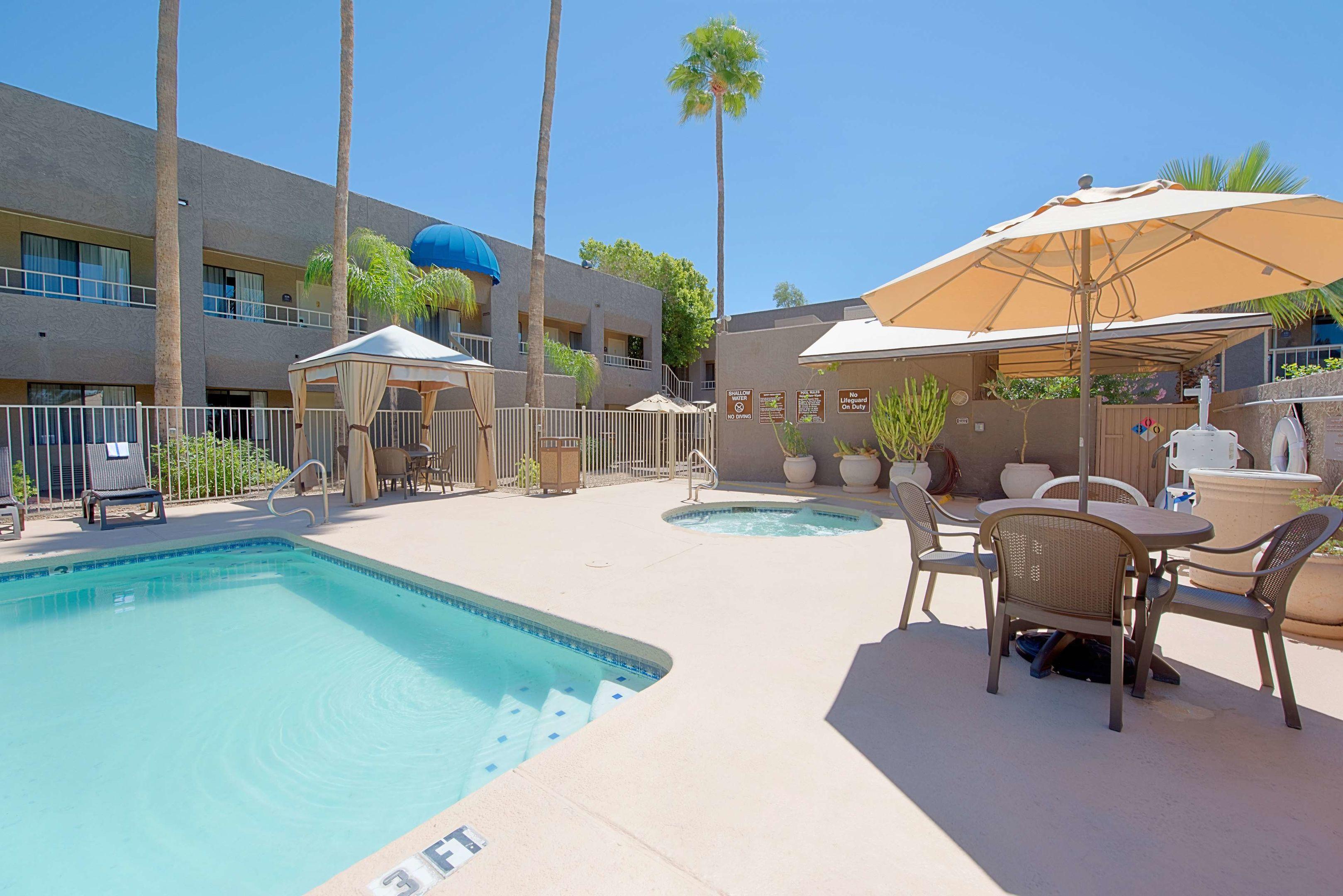 Best Western InnSuites Phoenix Hotel & Suites — photo 4