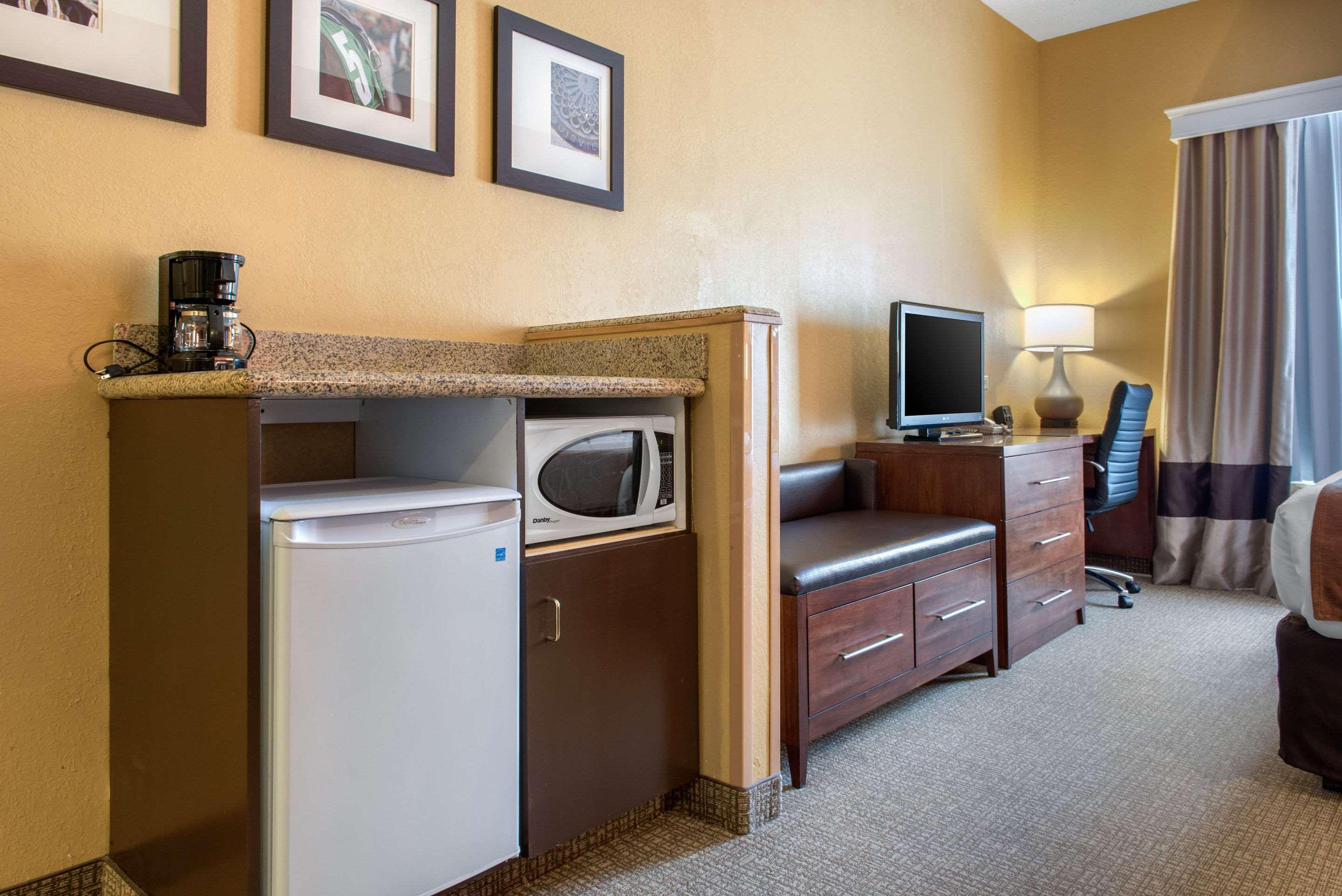 Comfort Suites Airport — photo 5