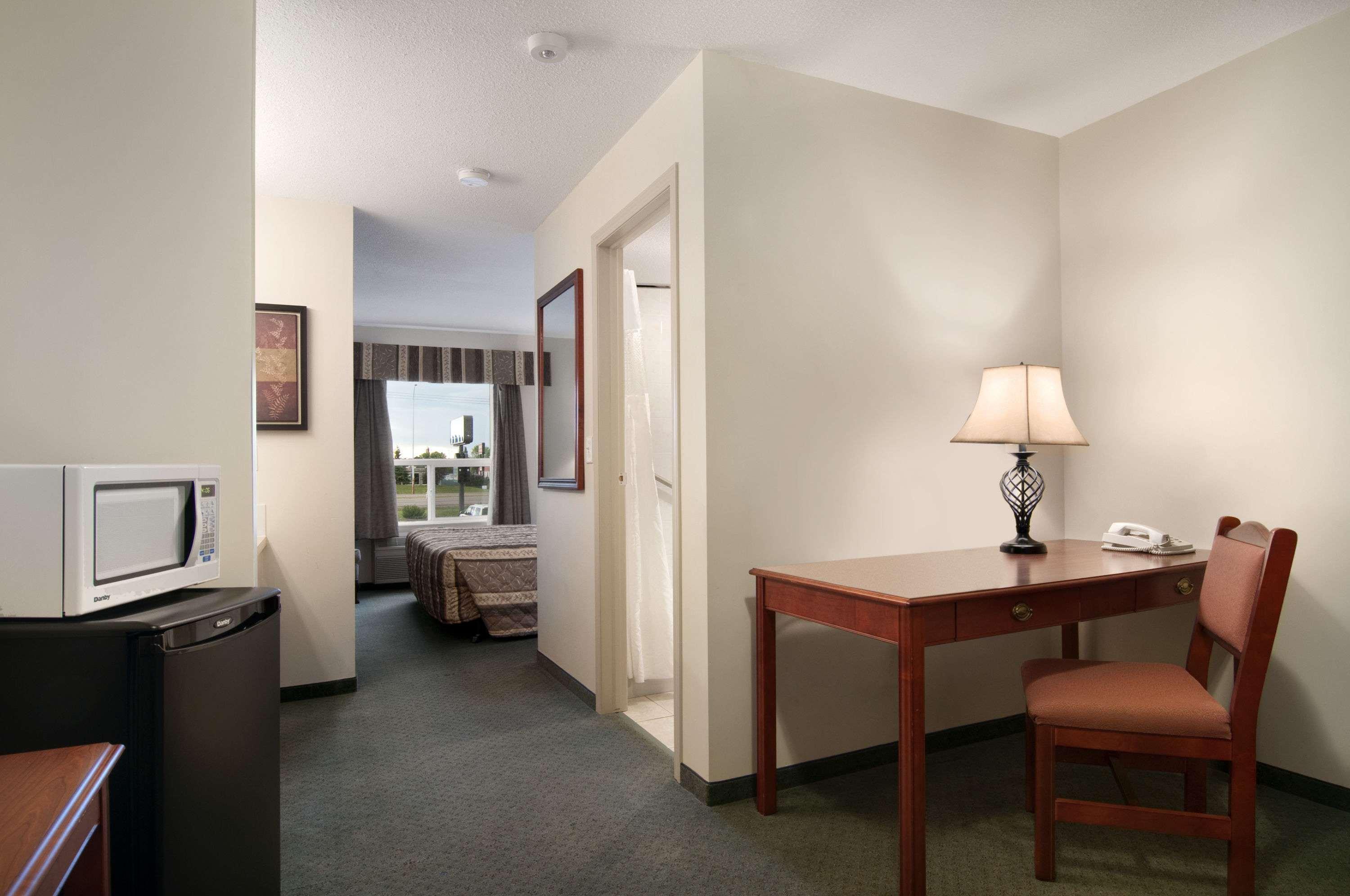 Travelodge Stony Plain — photo 4