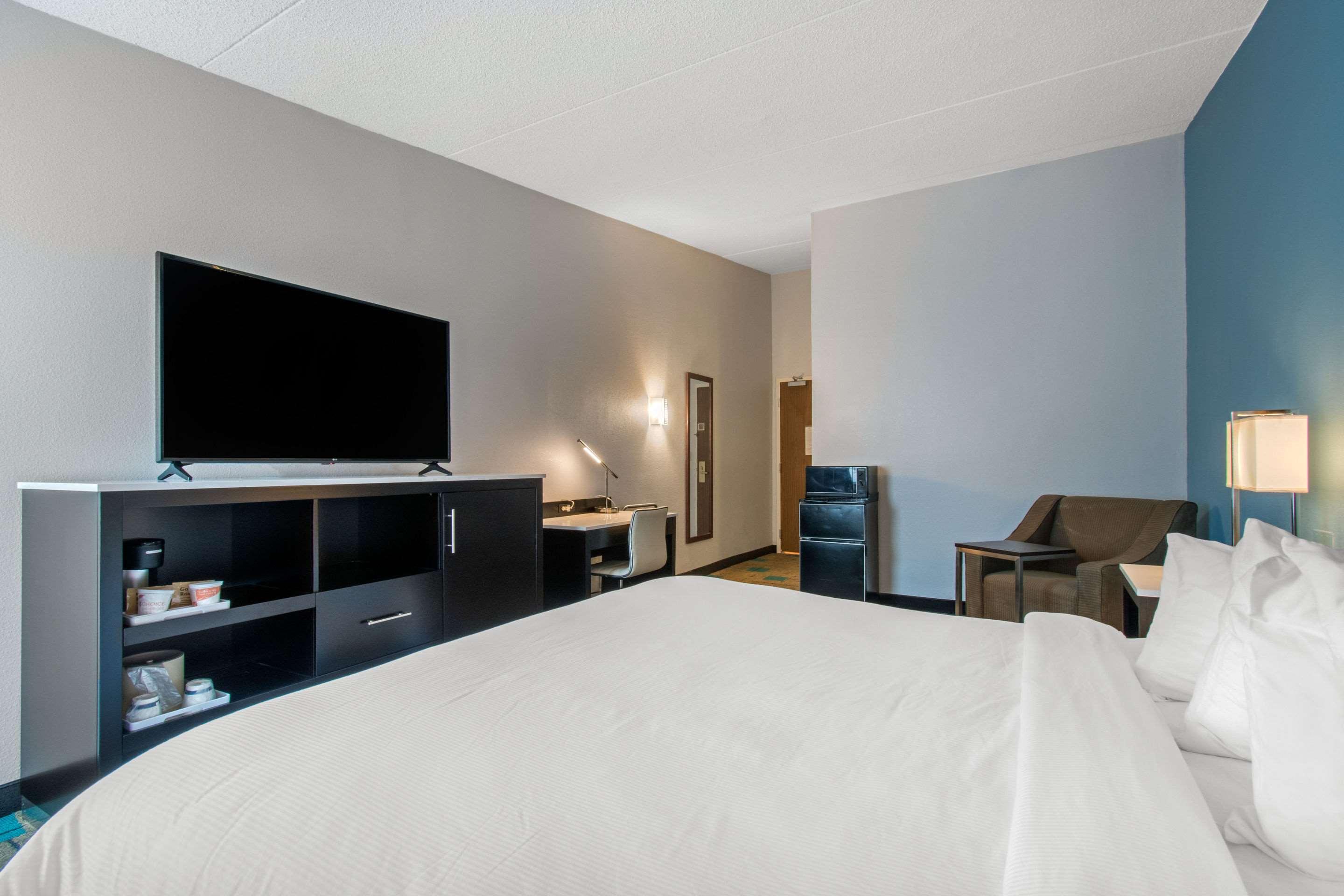 Red Lion Inn & Suites Chambersburg — photo 5