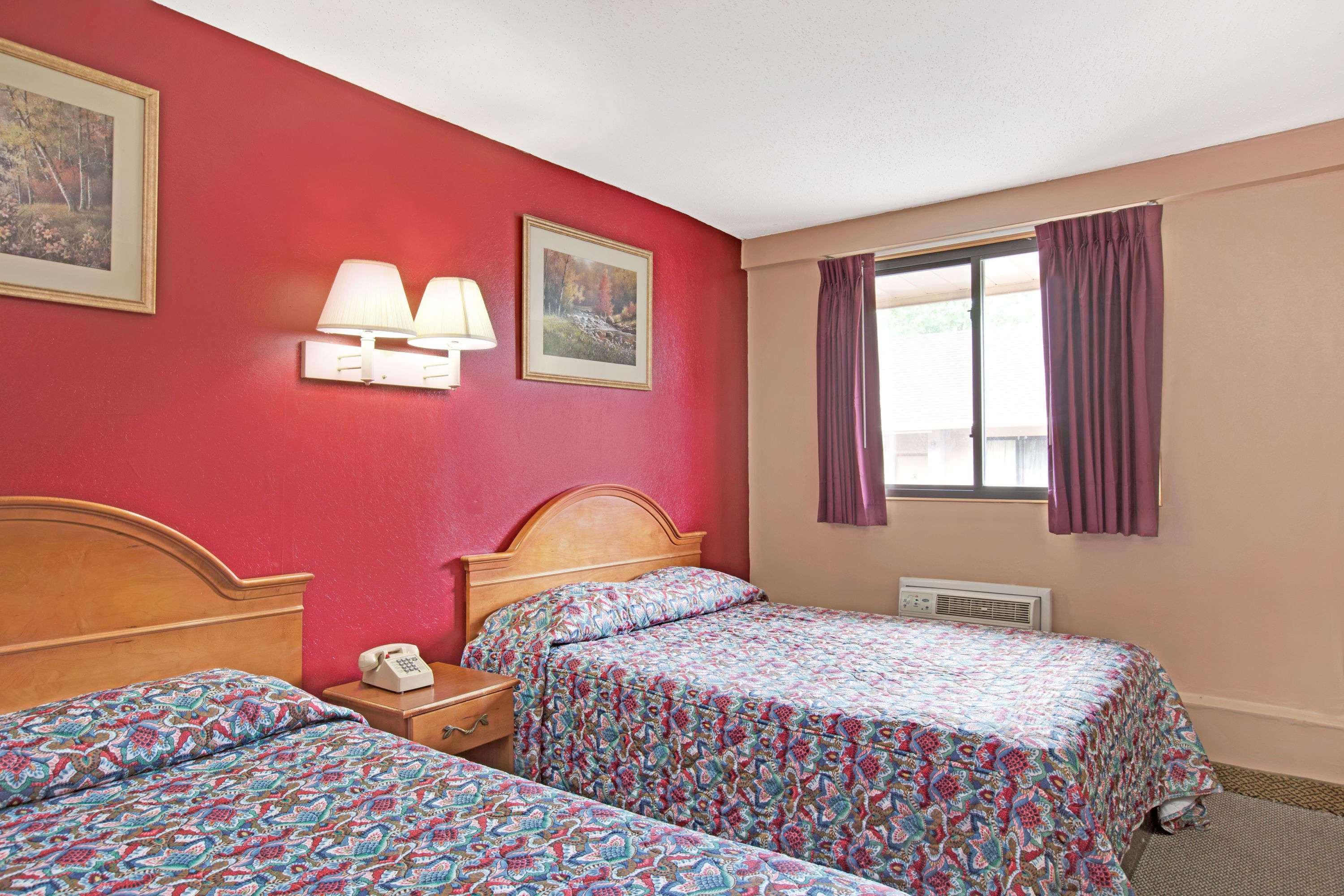Knights Inn Pine Brook — photo 5