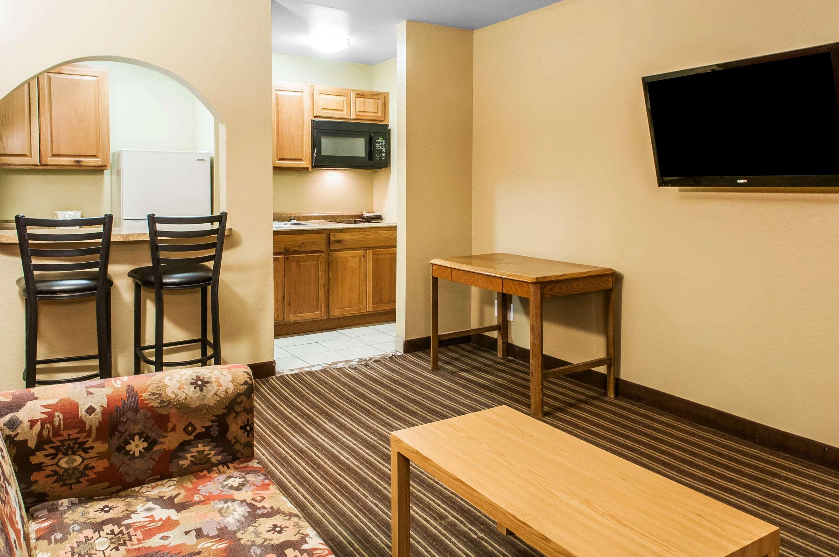 Rodeway Inn East — photo 4