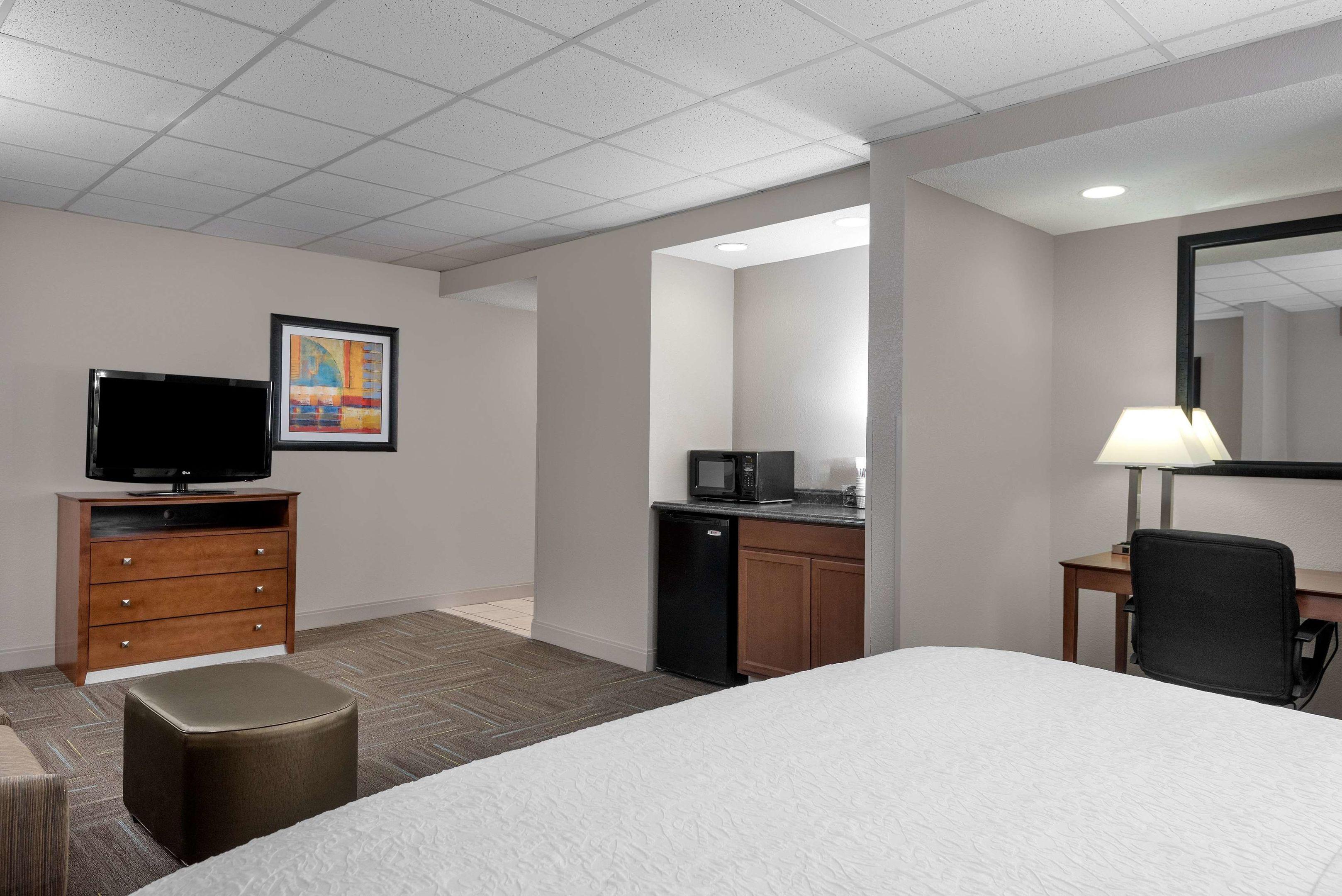 Hampton Inn Ft. Chiswell-Max Meadows — photo 5