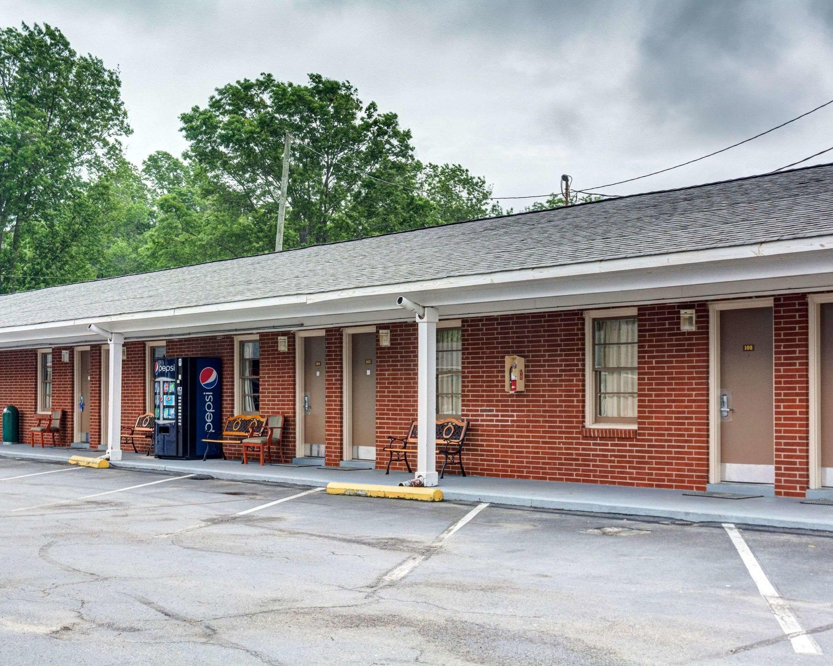 Rodeway Inn & Suites — photo 3