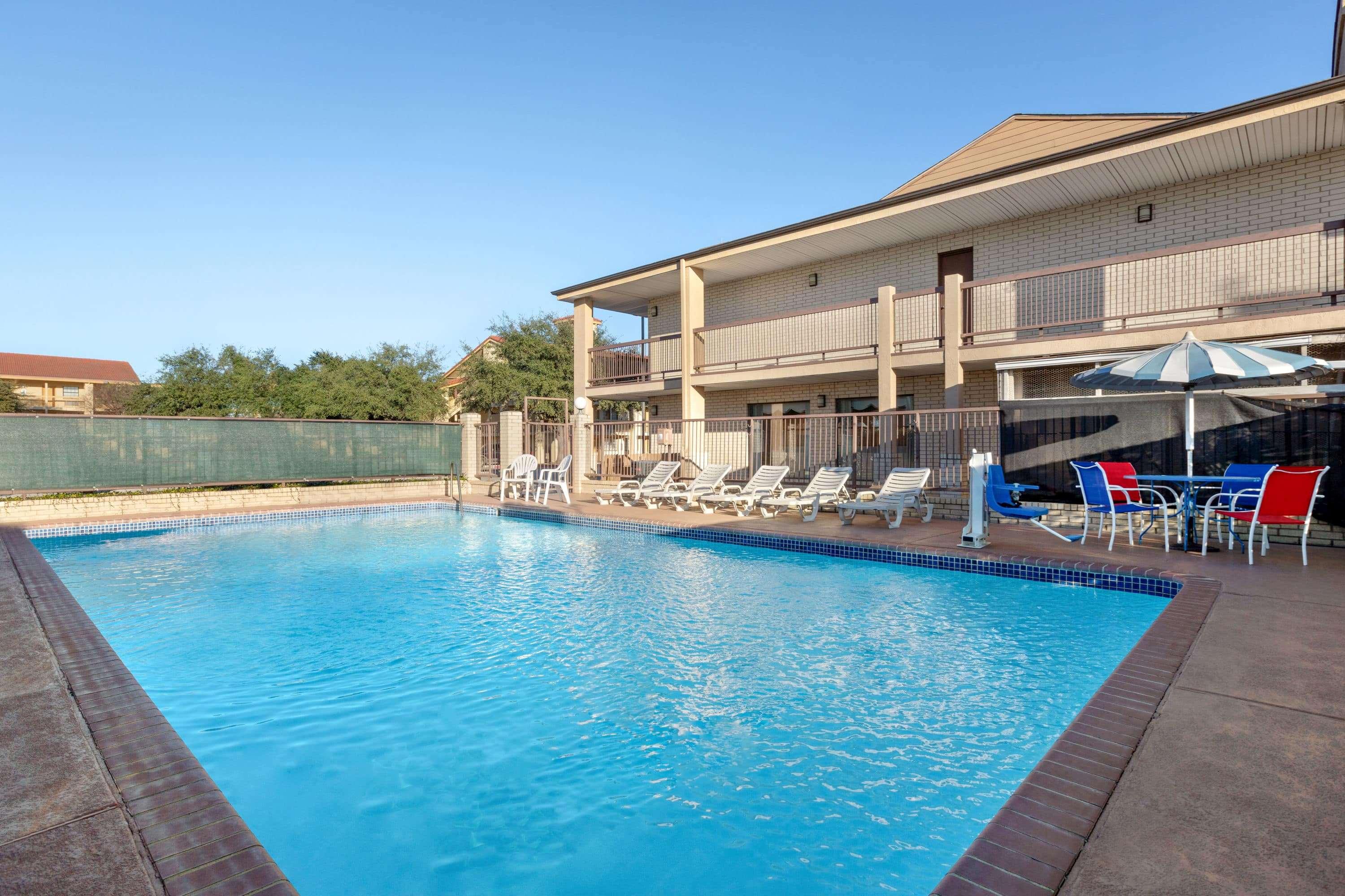 Ramada - San Antonio Sea World Area — photo 4