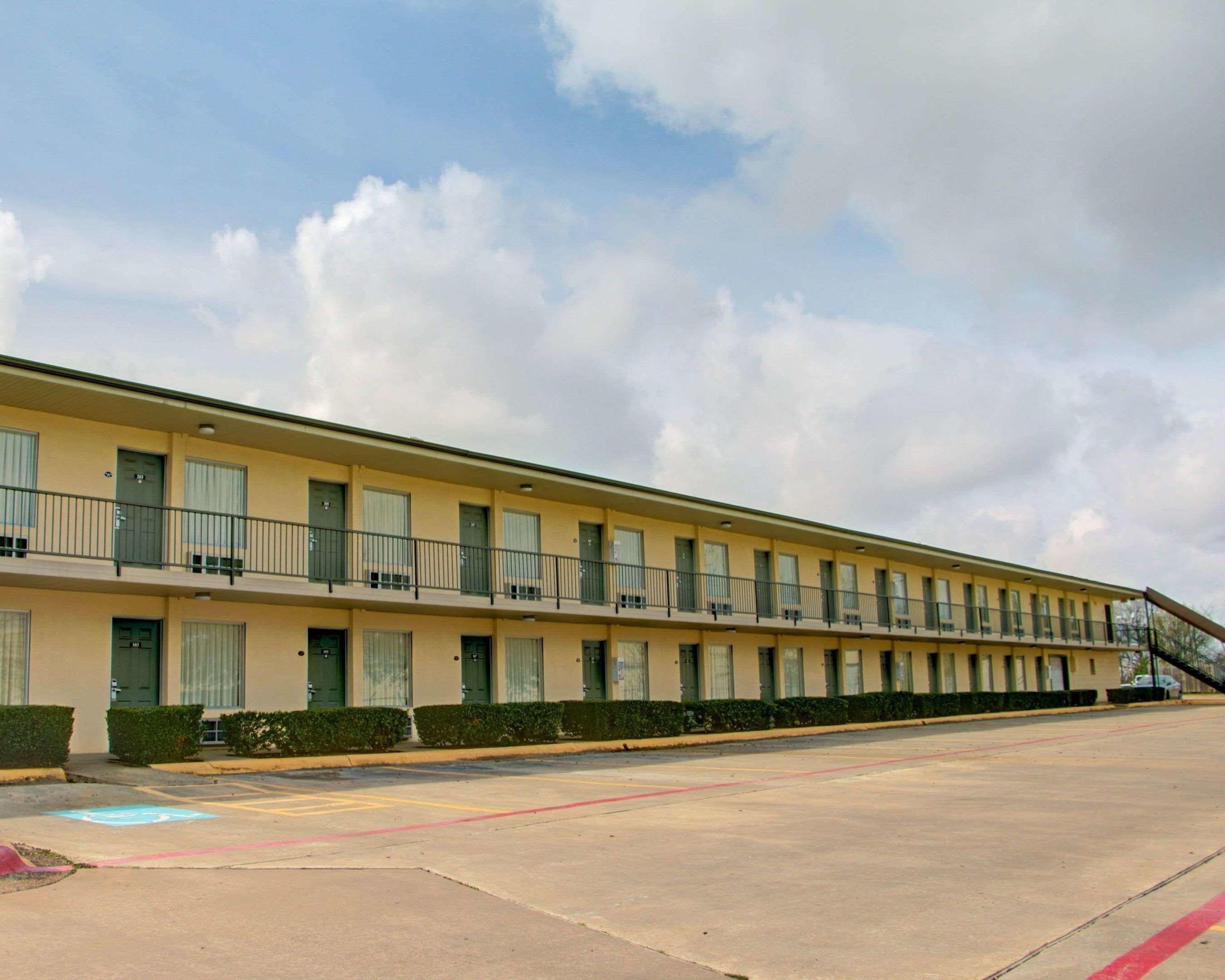 Econo Lodge Texarkana I-30 — photo 5