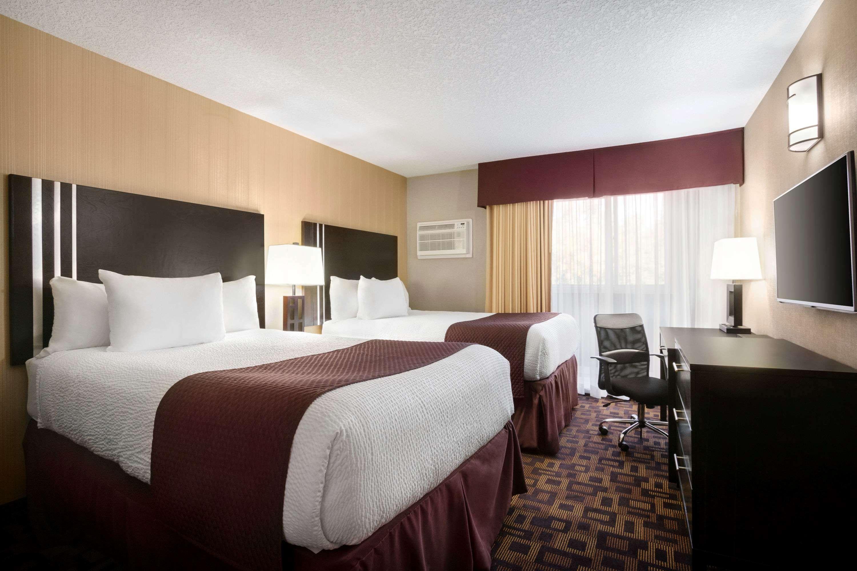 Days Inn Sylvan Lake — photo 4