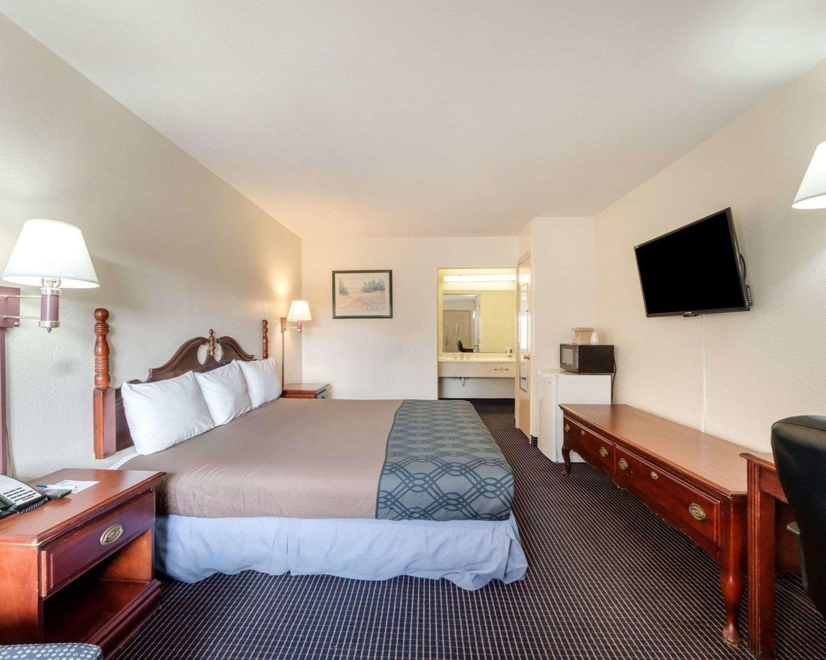 Rodeway Inn — photo 5