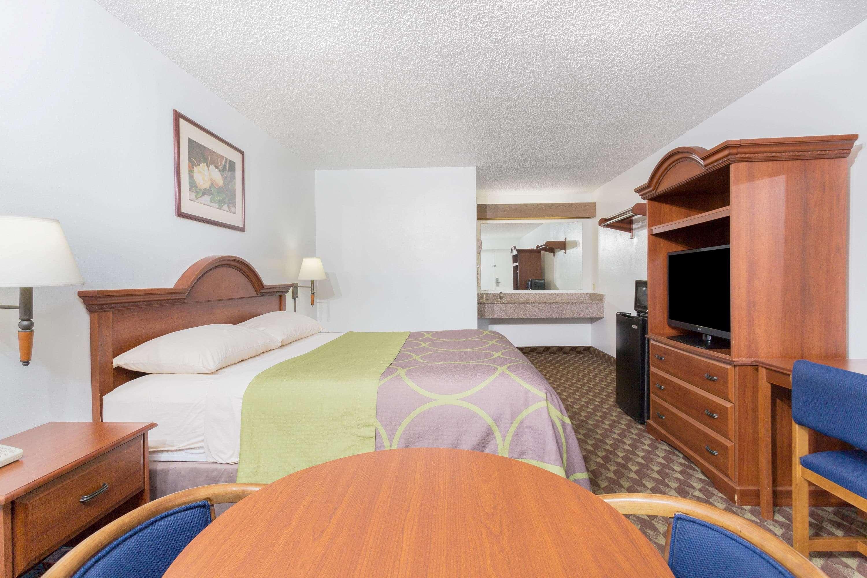 Super 8 by Wyndham Riviera Beach West Palm Beach — photo 5