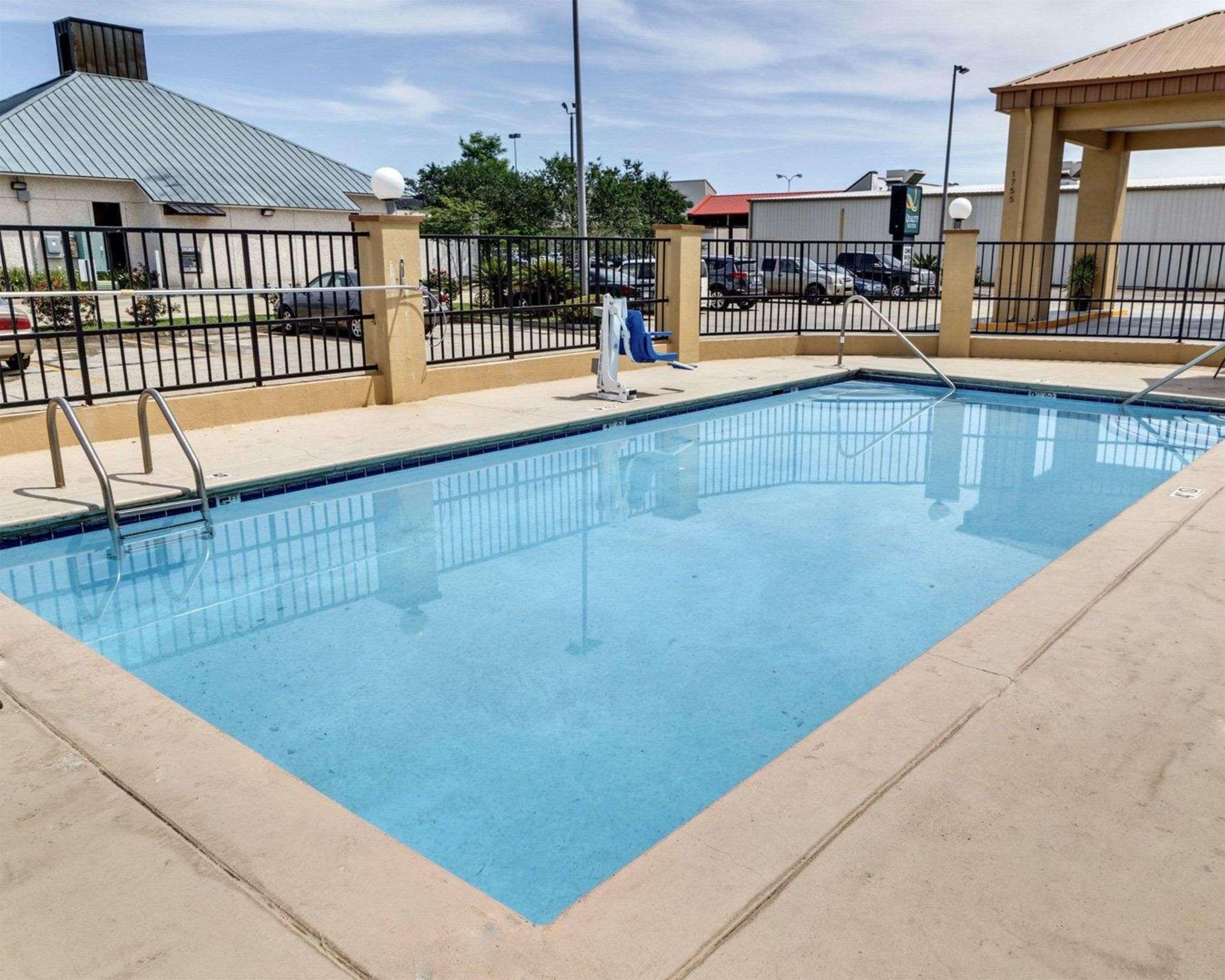 Quality Suites — photo 4