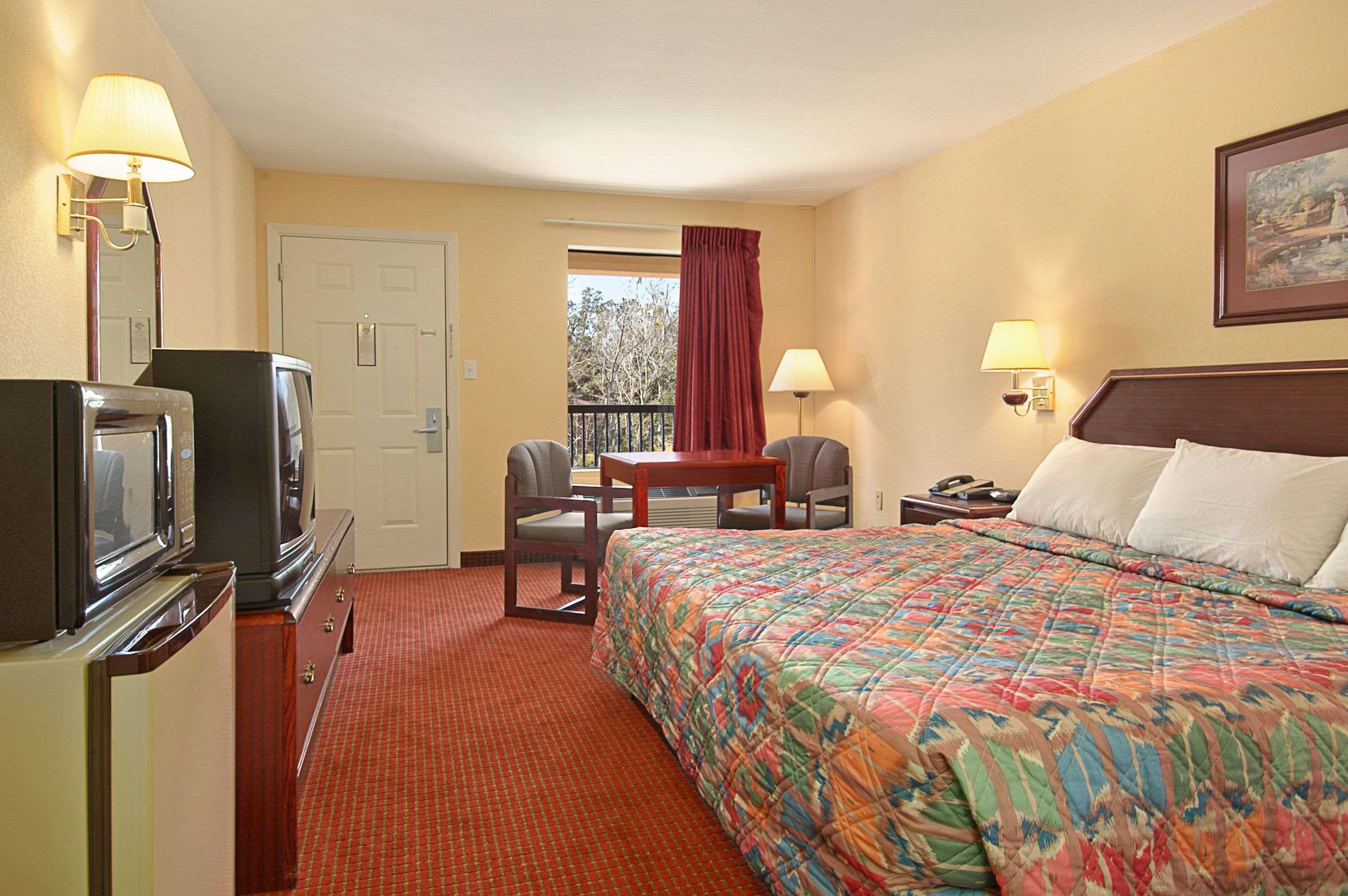 Days Inn by Wyndham Ocean Springs — photo 4