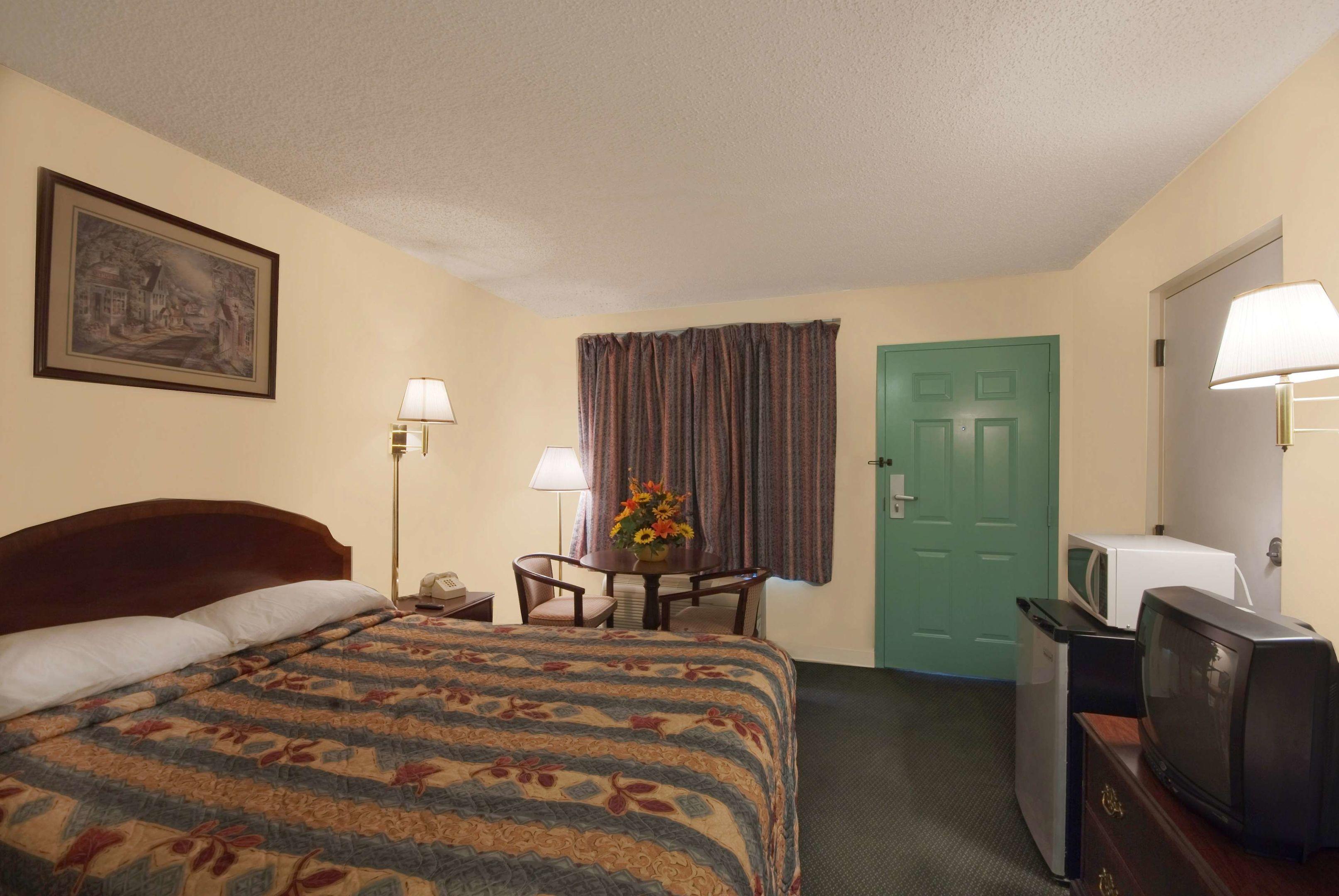 Americas Best Value Inn & Suites Mobile — photo 5