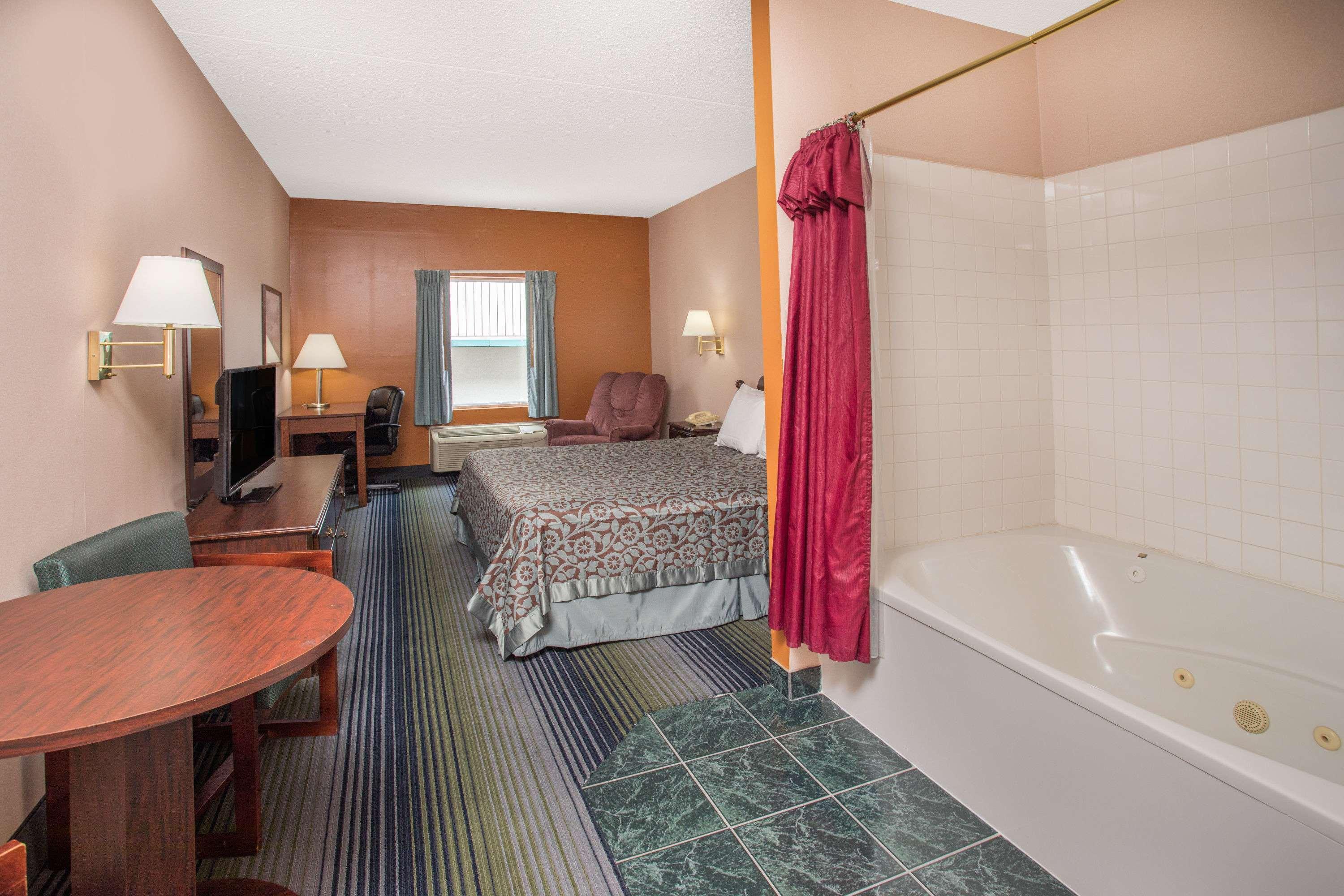 Harrison-Days Inn — photo 4