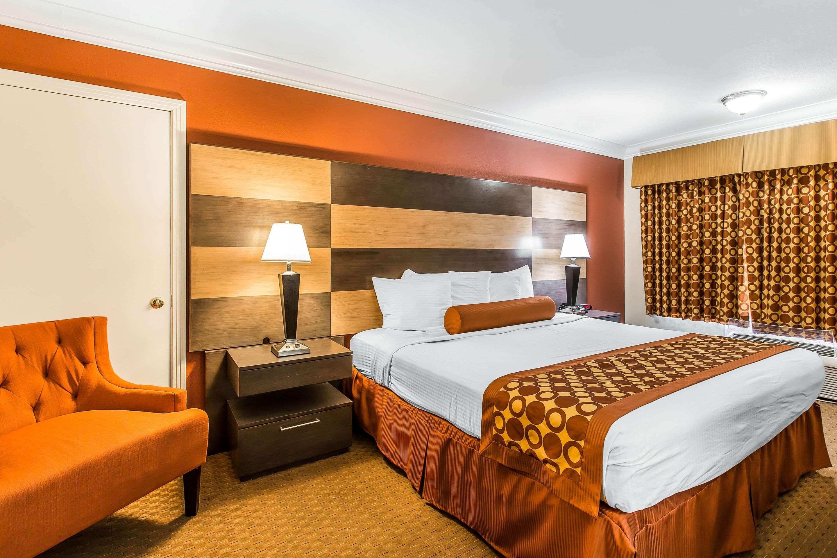 Rodeway Inn & Suites — photo 5