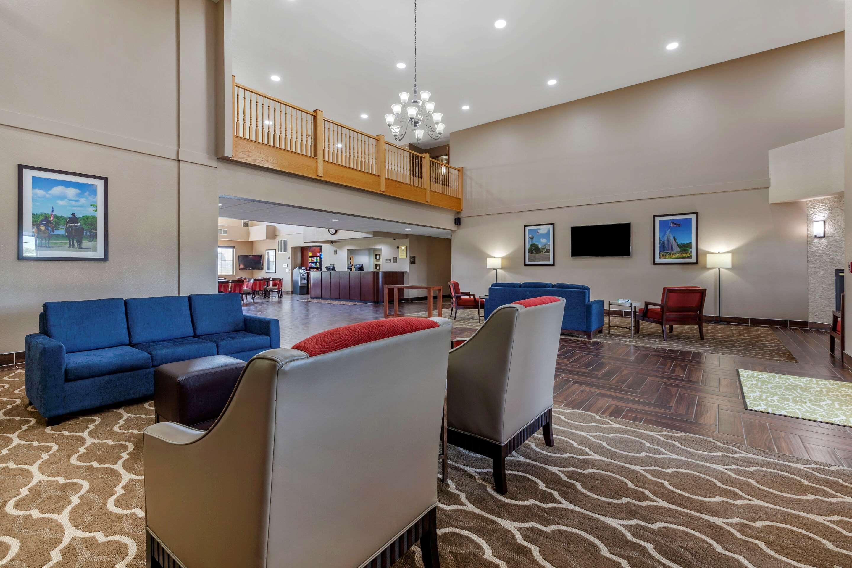 Comfort Suites Delavan - Lake Geneva Area — photo 4
