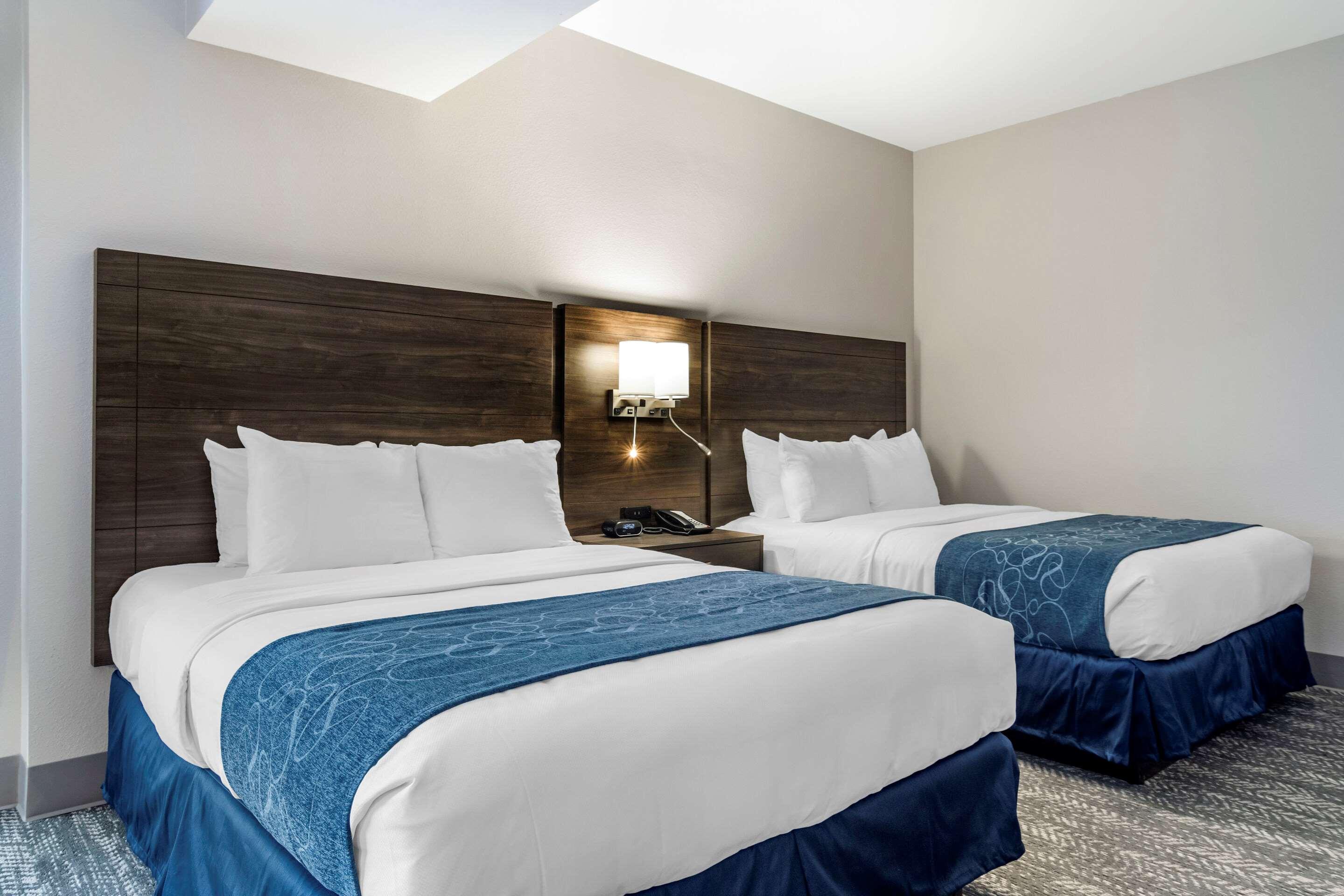 Comfort Suites — photo 3