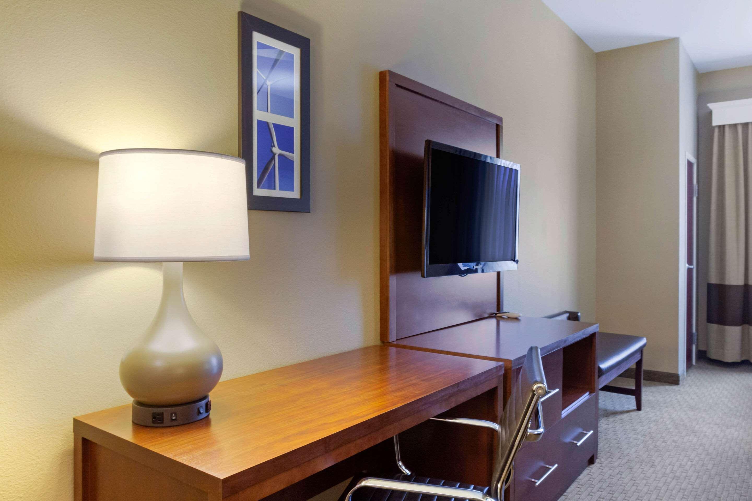 Comfort Inn & Suites — photo 5
