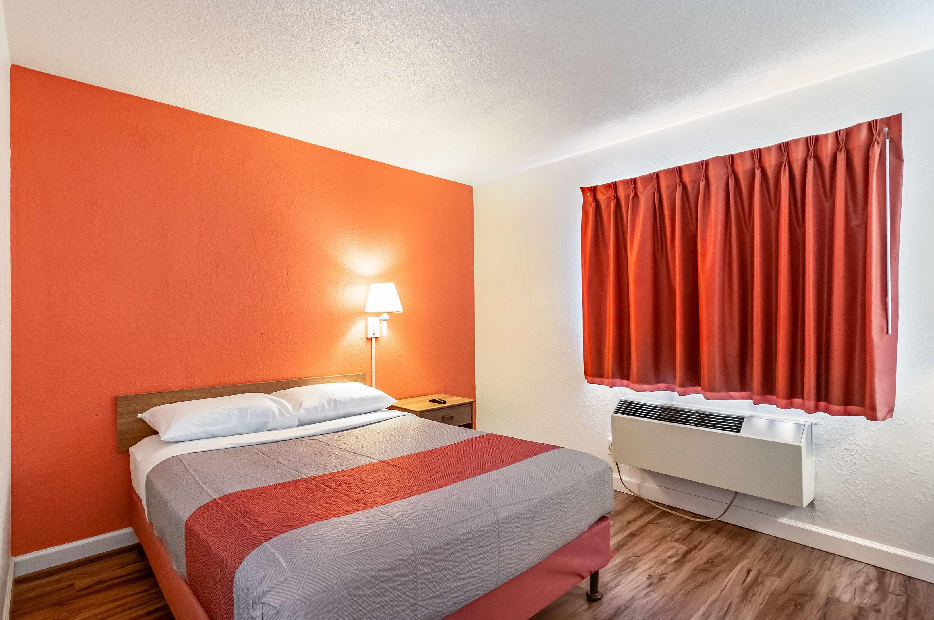 Motel 6 Naperville, IL — photo 5
