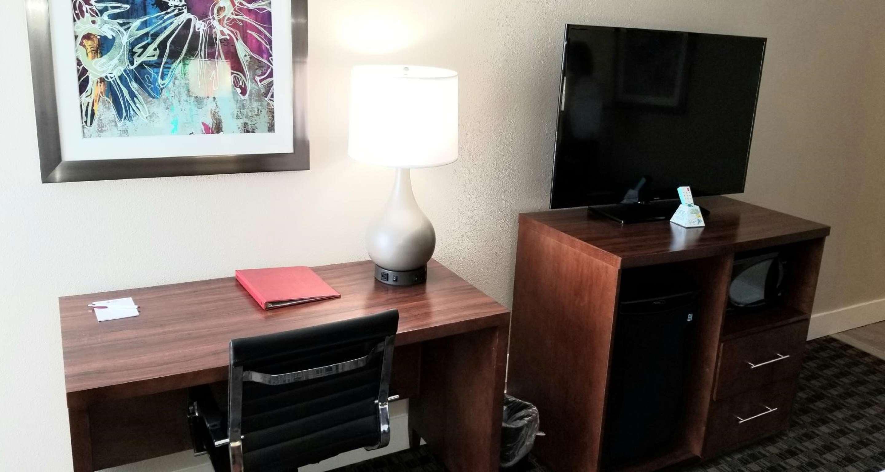Best Western Plus Roper Mountain Road Inn & Suites — photo 5