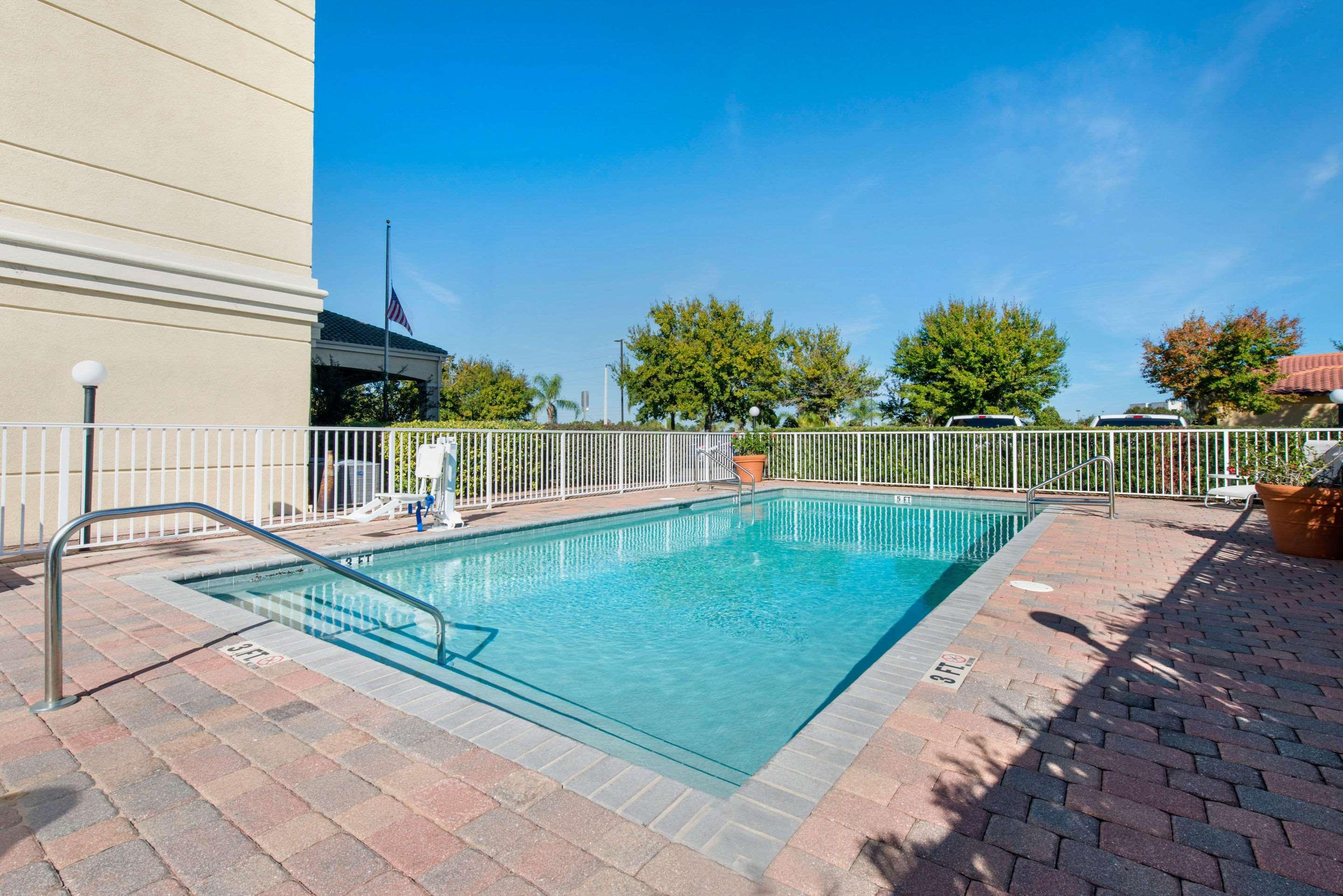 Comfort Inn & Suites — photo 3