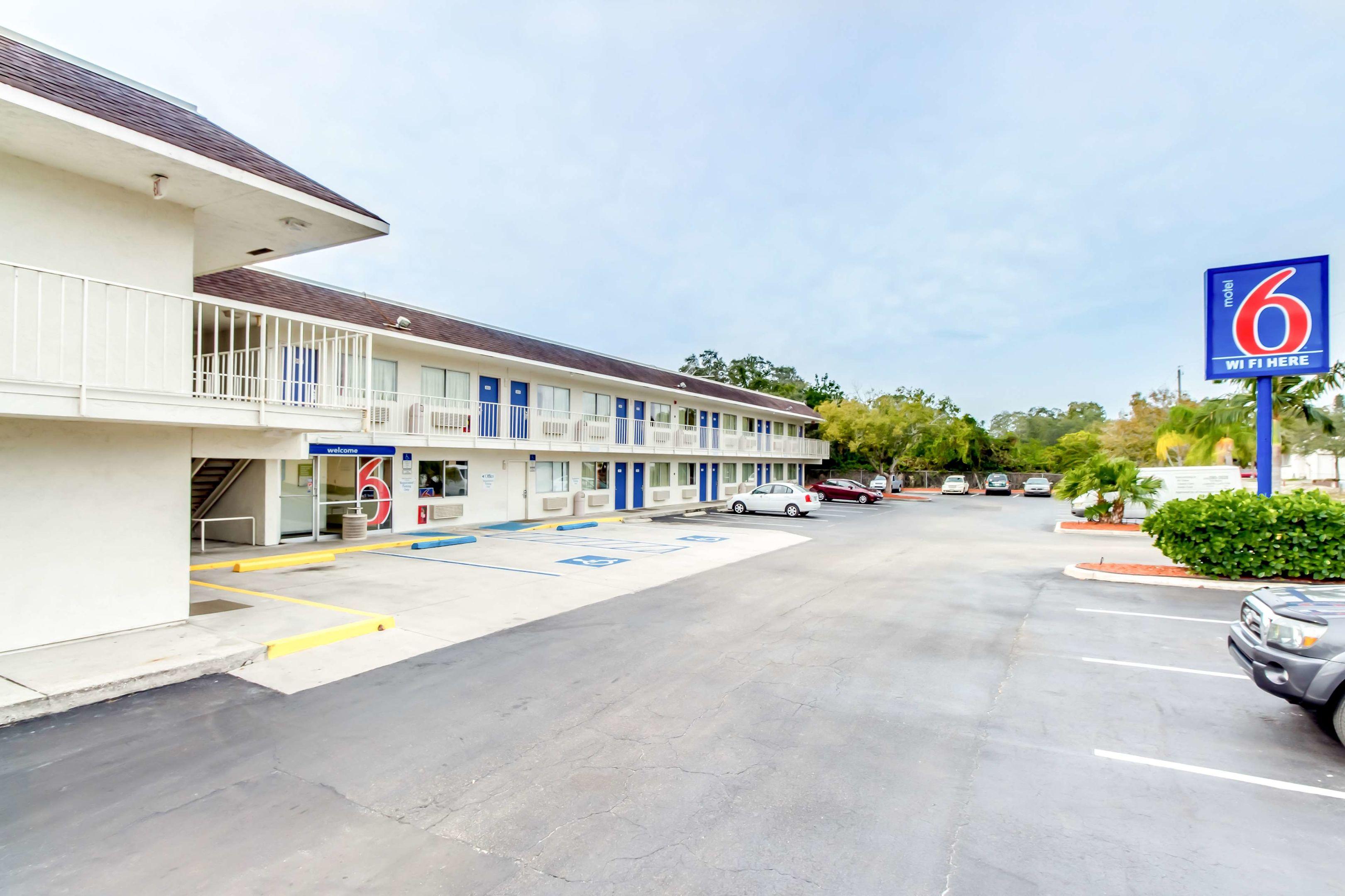 Motel 6 Venice — photo 4