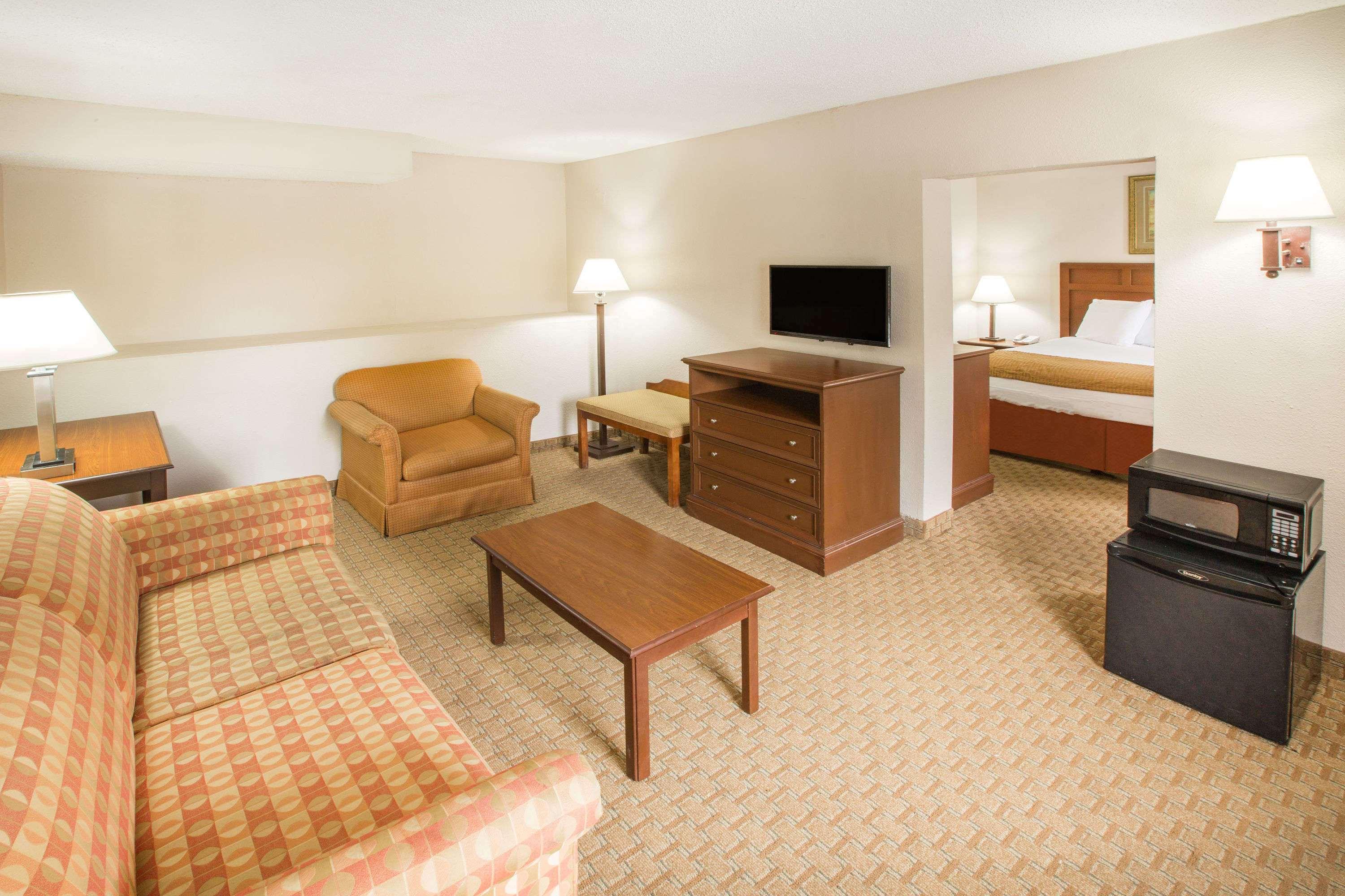 Baymont by Wyndham Mobile/I-65 — photo 4