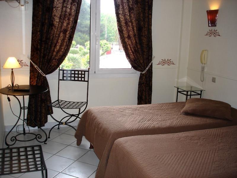 Adonis Sanary Hôtel des Bains — photo 3