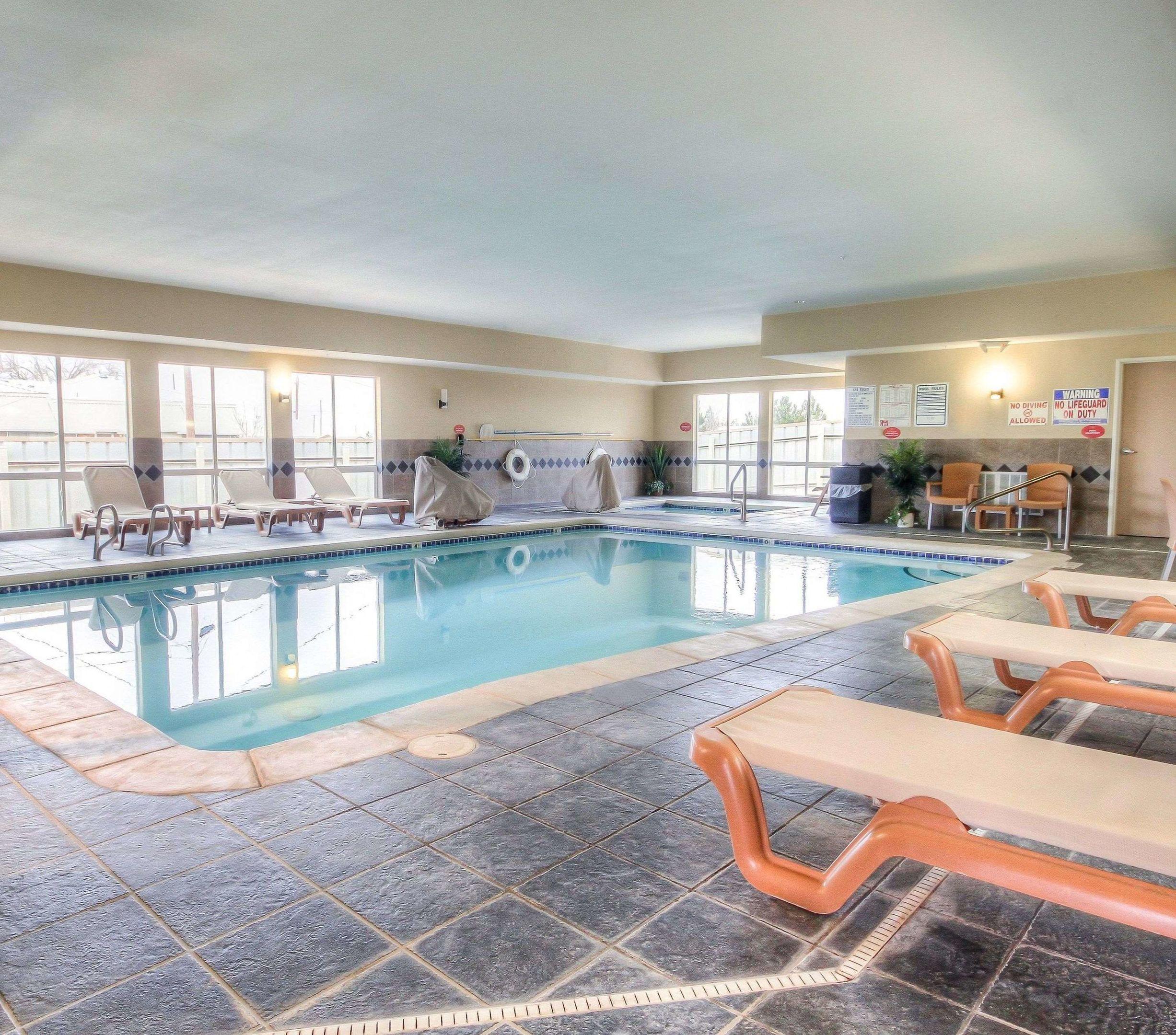 Comfort Suites — photo 4