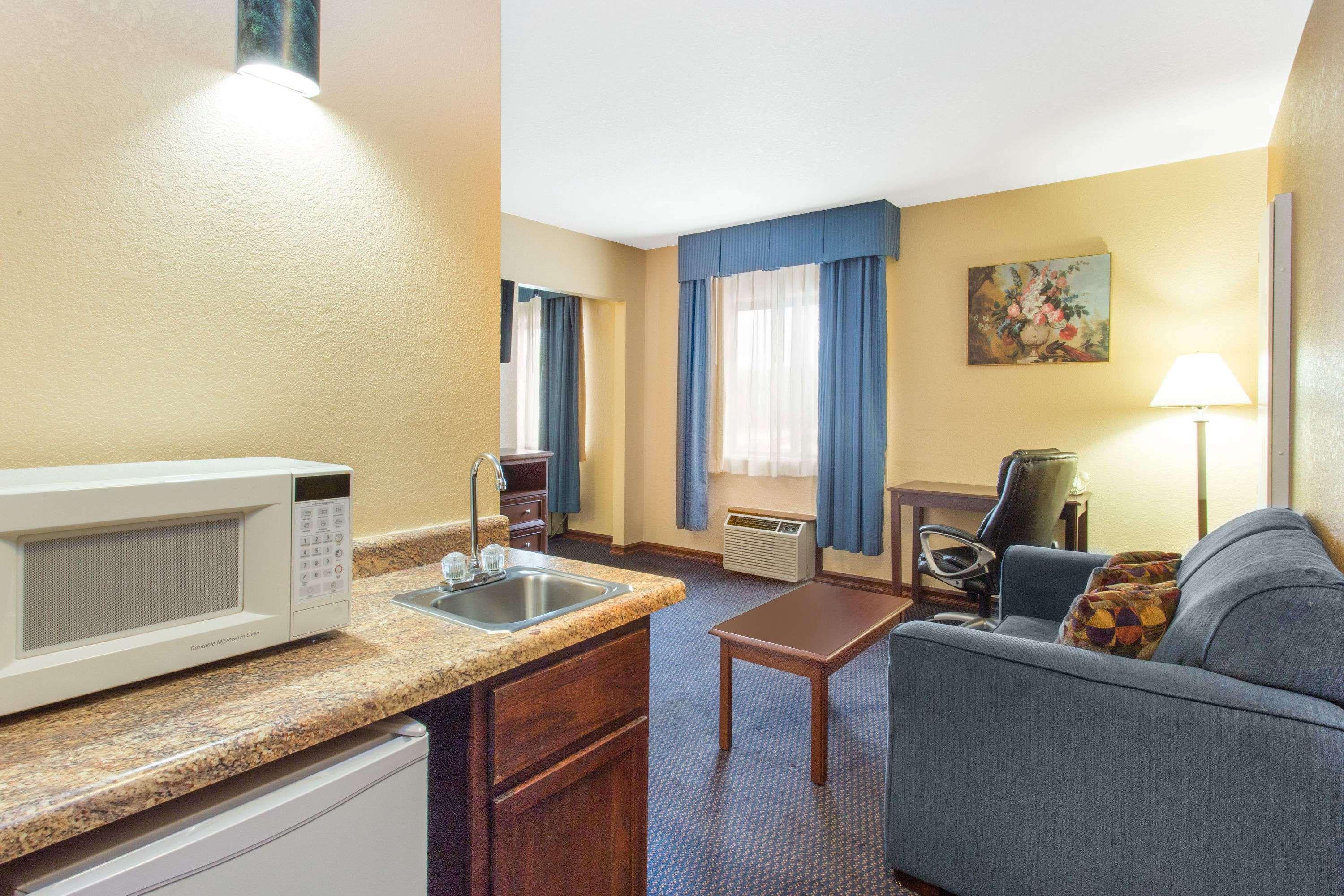 Baymont Inn & Suites Waukesha — photo 5