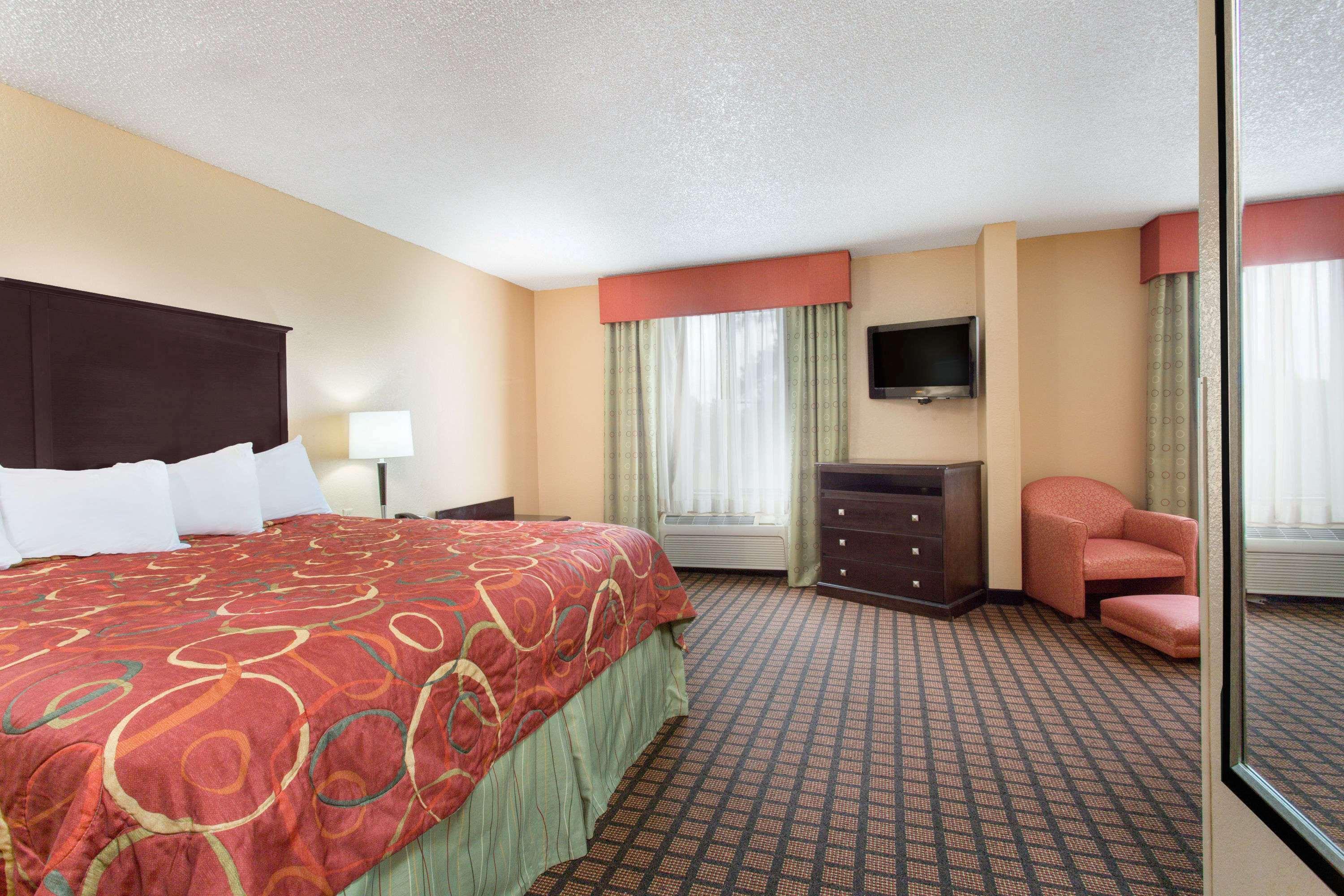 Super 8 by Wyndham Texarkana AR — photo 4
