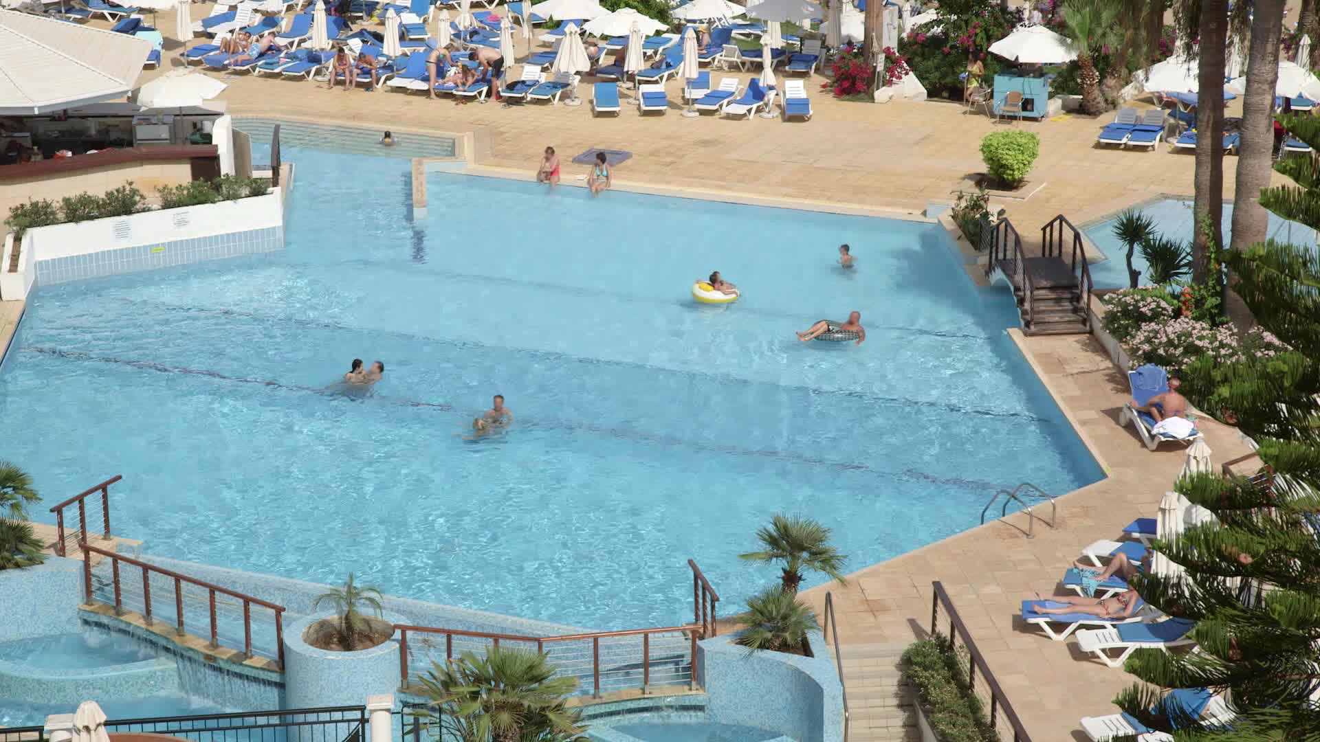 The Golden Coast Beach Hotel — photo 4