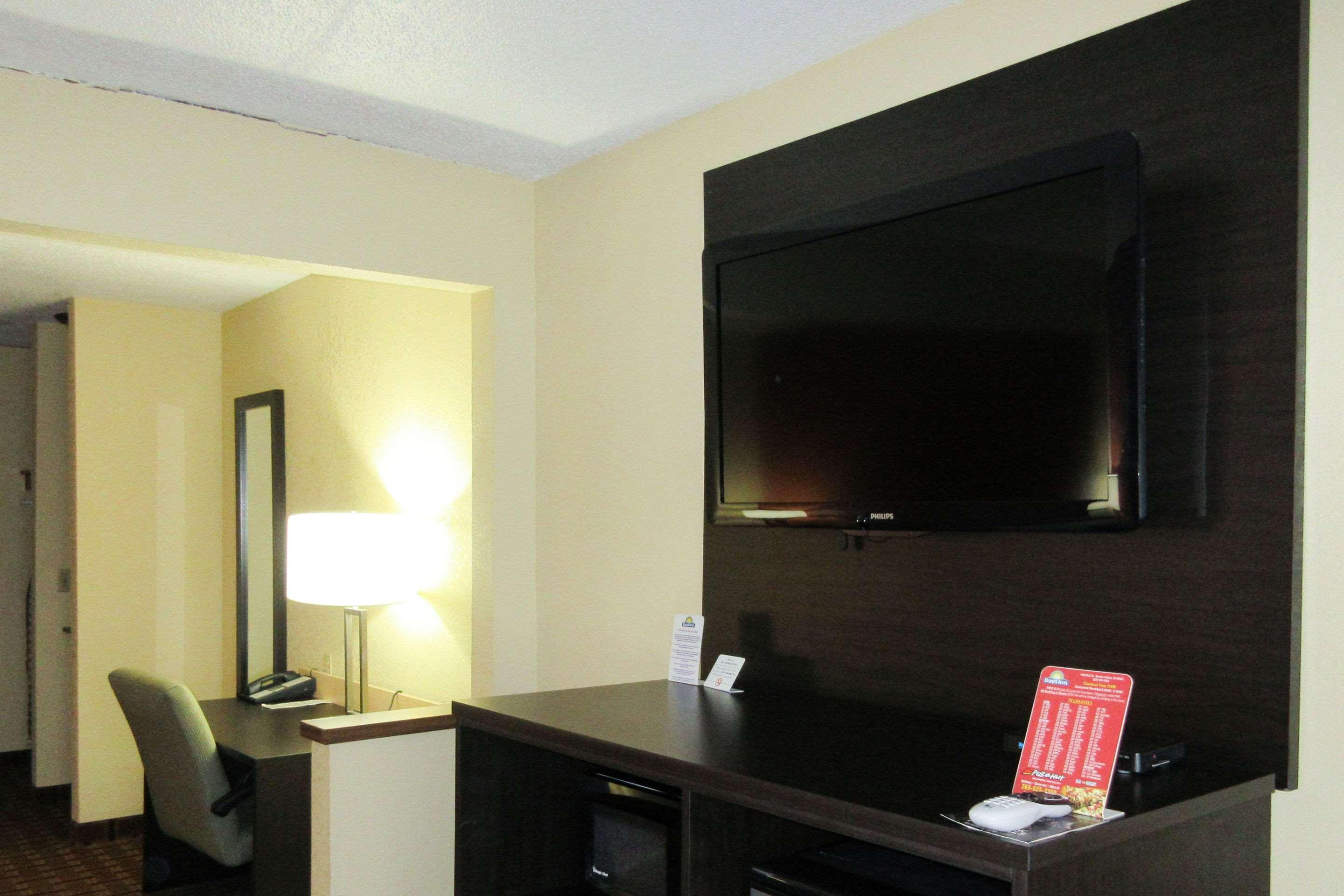 Days Inn Benton Harbor — photo 3