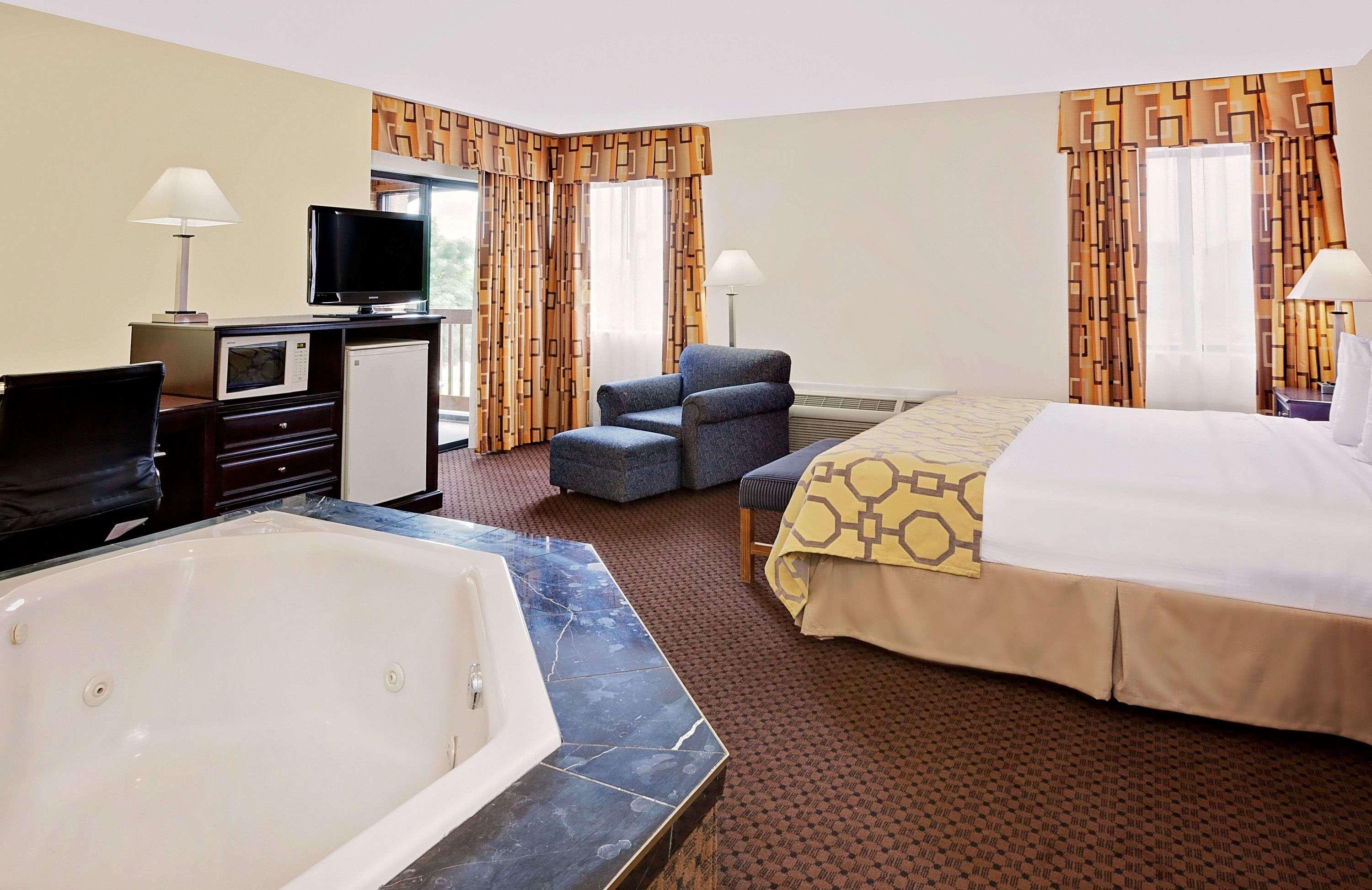 Baymont Inn & Suites Battle Creek Downtown — photo 5