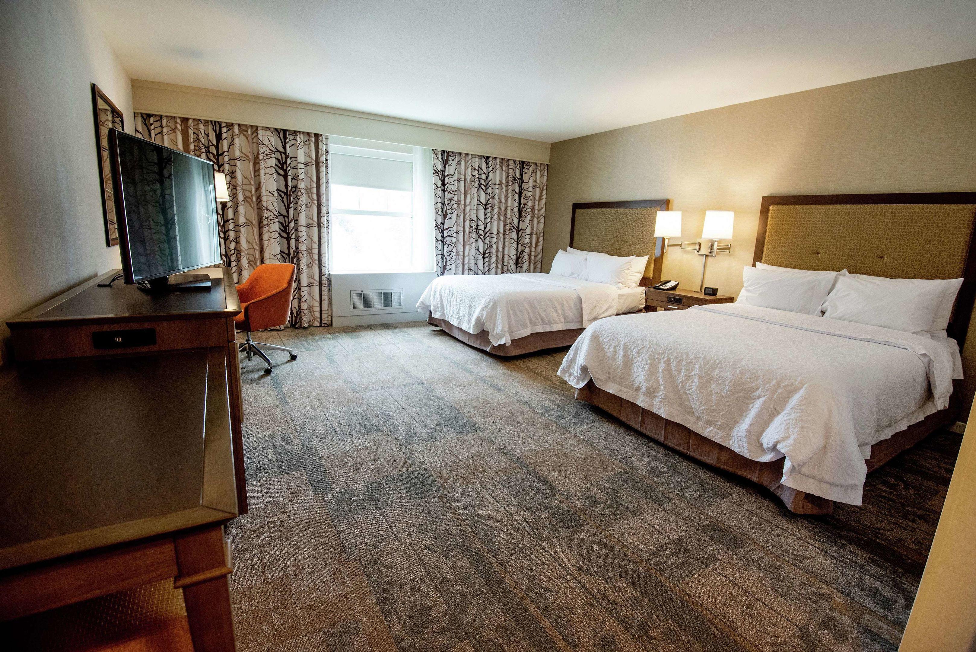 Hampton Inn & Suites Manchester — photo 5