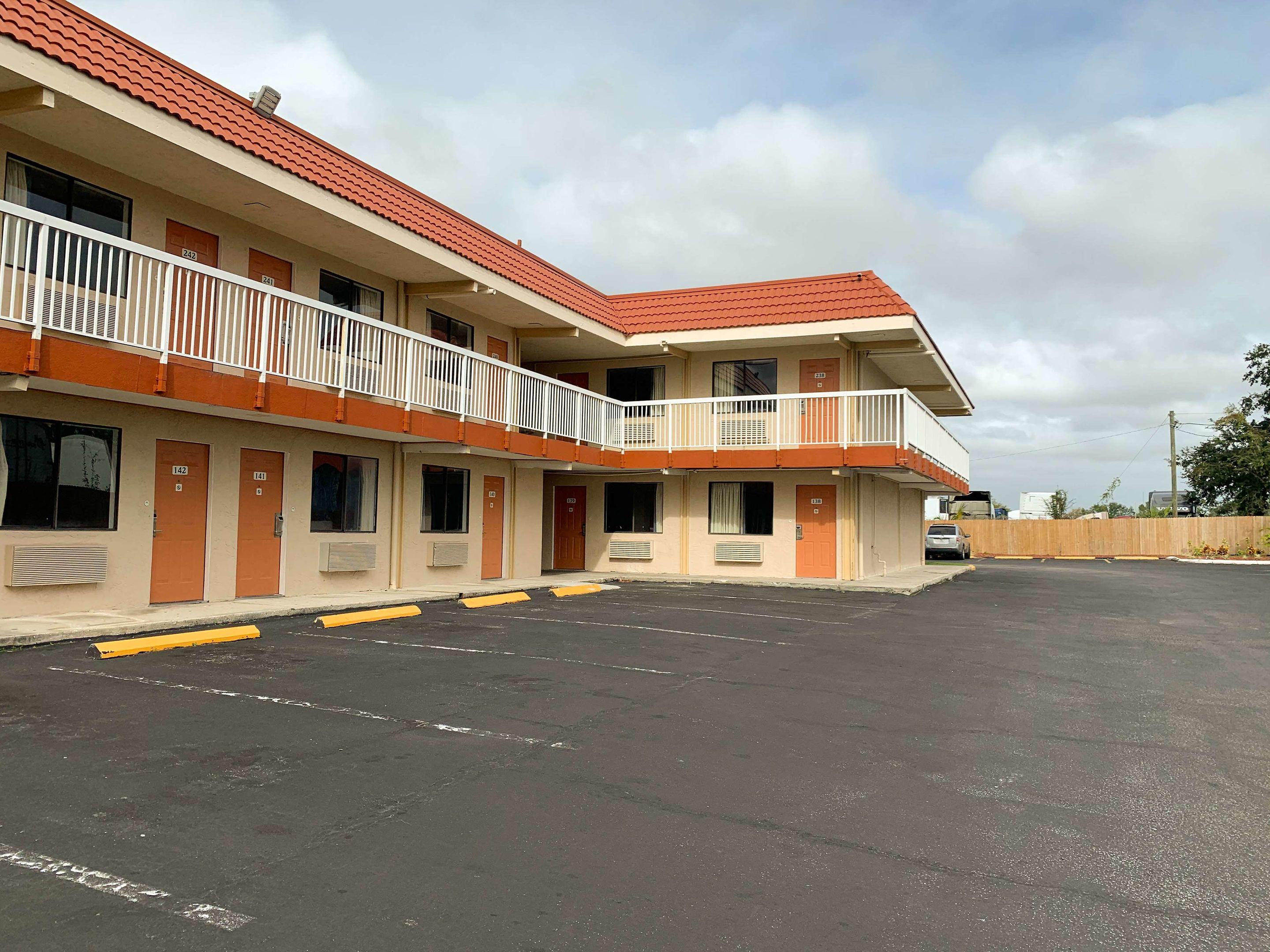 Motel 6 Tampa — photo 4