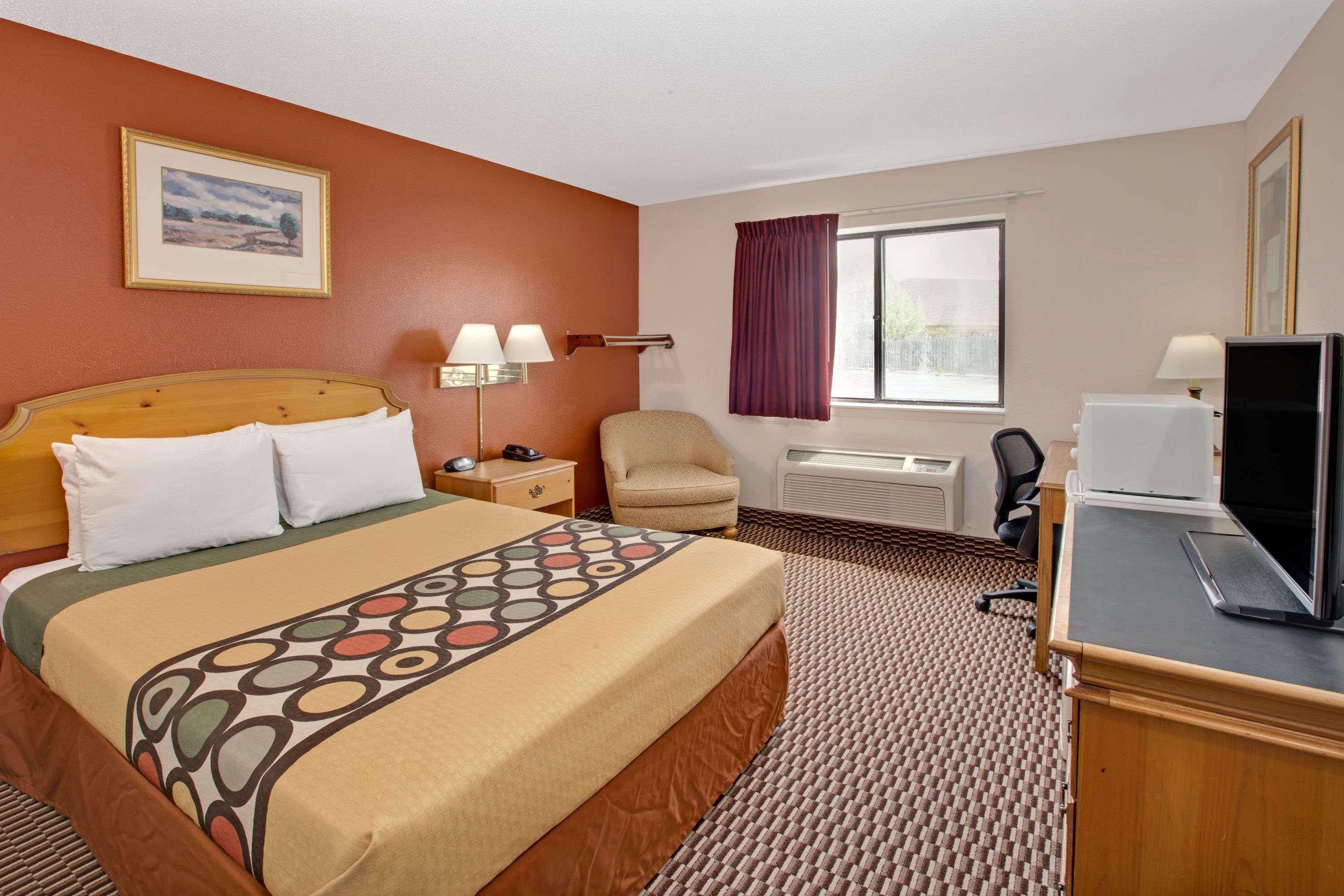 Super 8 Motel - Crystal Lake — photo 4