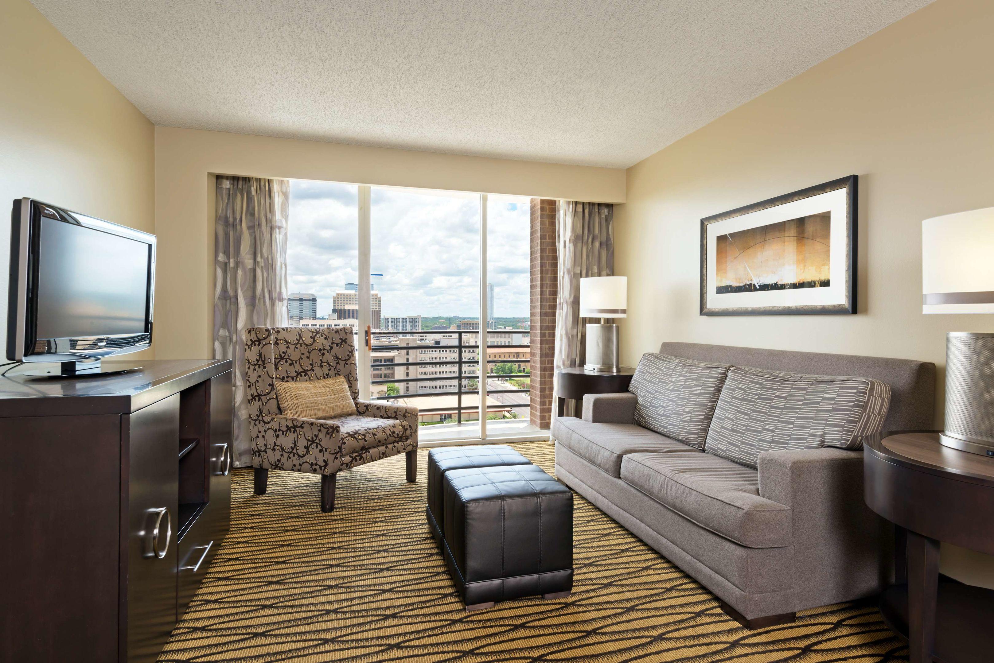 DoubleTree Suites by Hilton Hotel Austin — photo 4