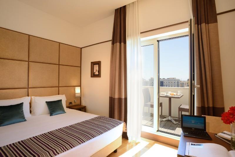 The Independent Hotel — photo 4