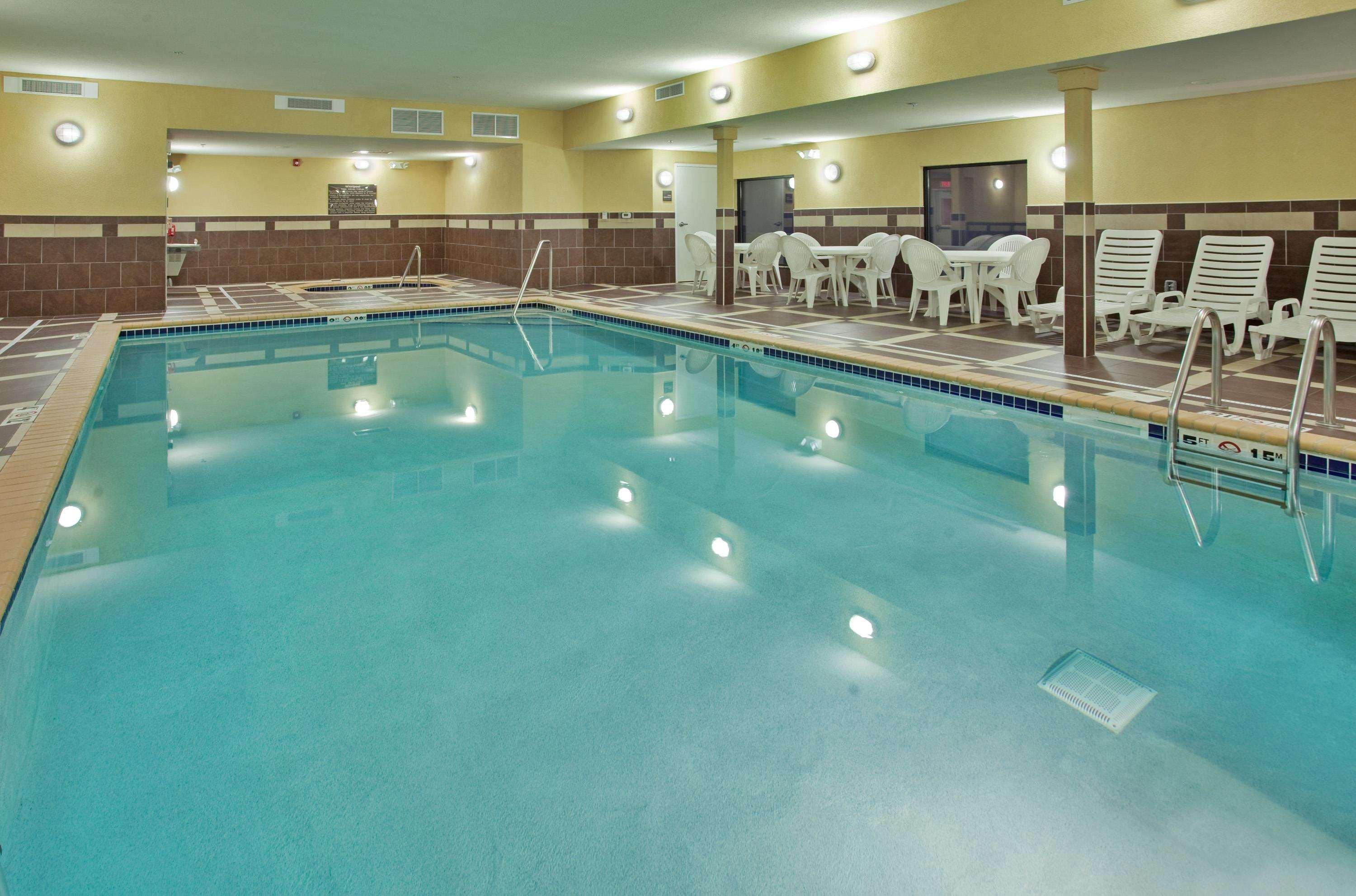 Hampton Inn & Suites Aberdeen — photo 3