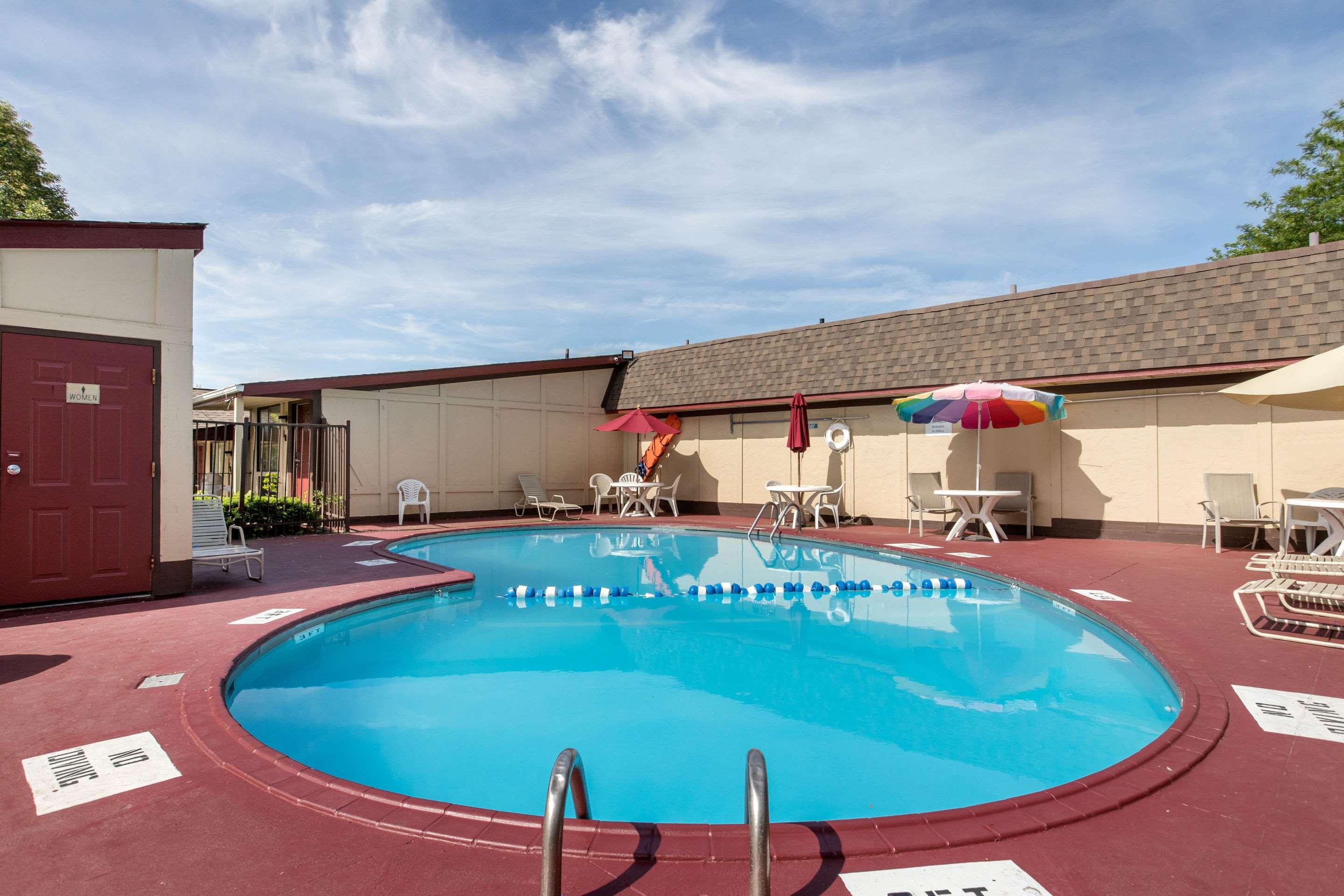 Rodeway Inn — photo 4