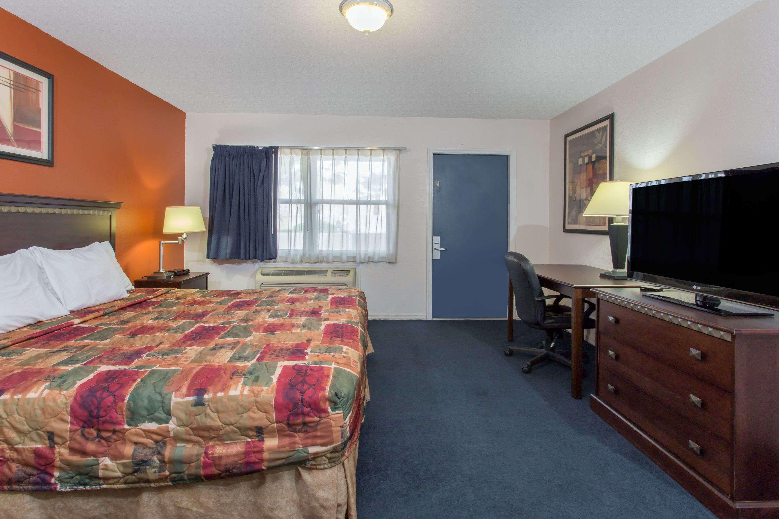 Knights Inn Arcadia — photo 4