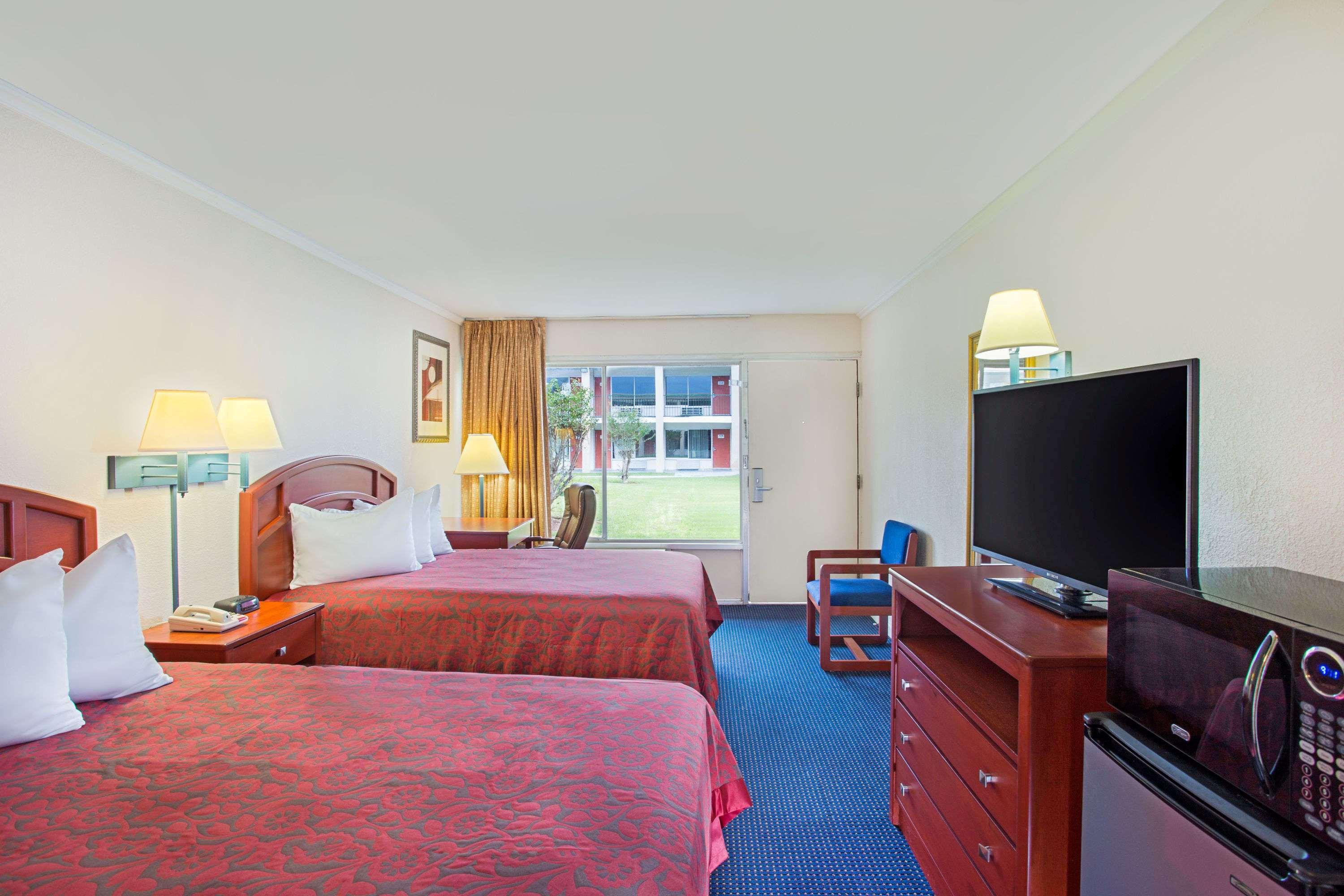 Days Inn Tallahassee - Government Center — photo 5