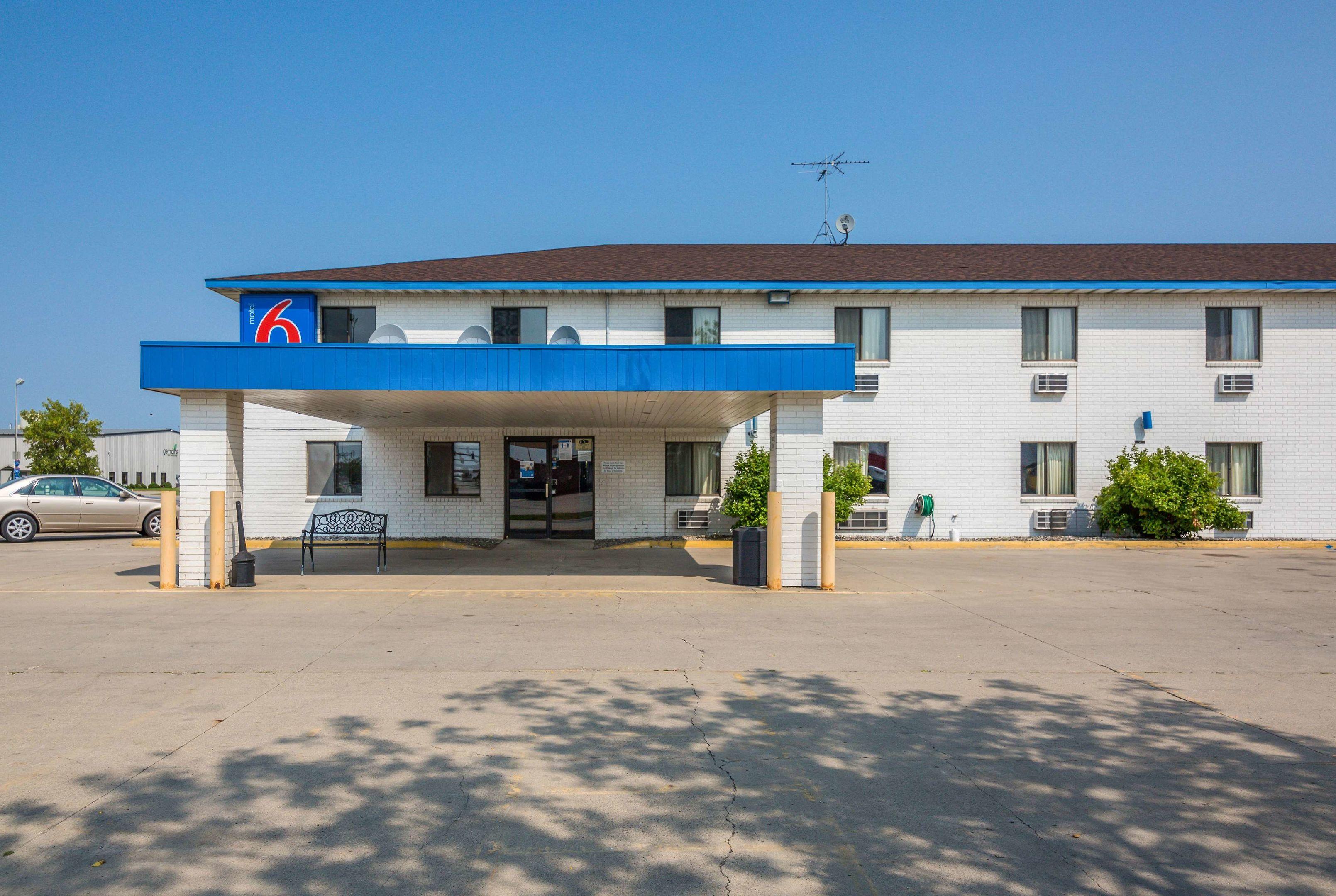 Motel 6 Fargo- South