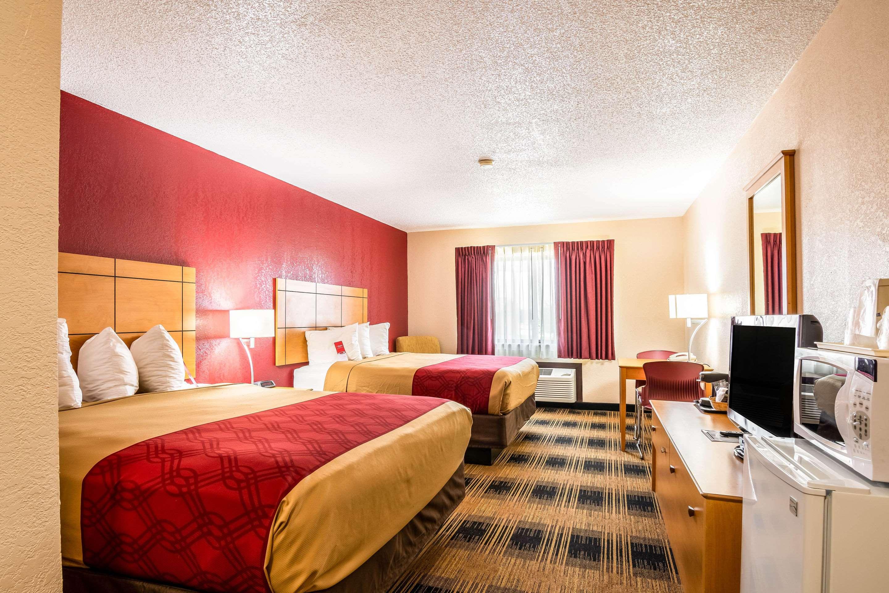 Econo Lodge at Wanamaker — photo 5