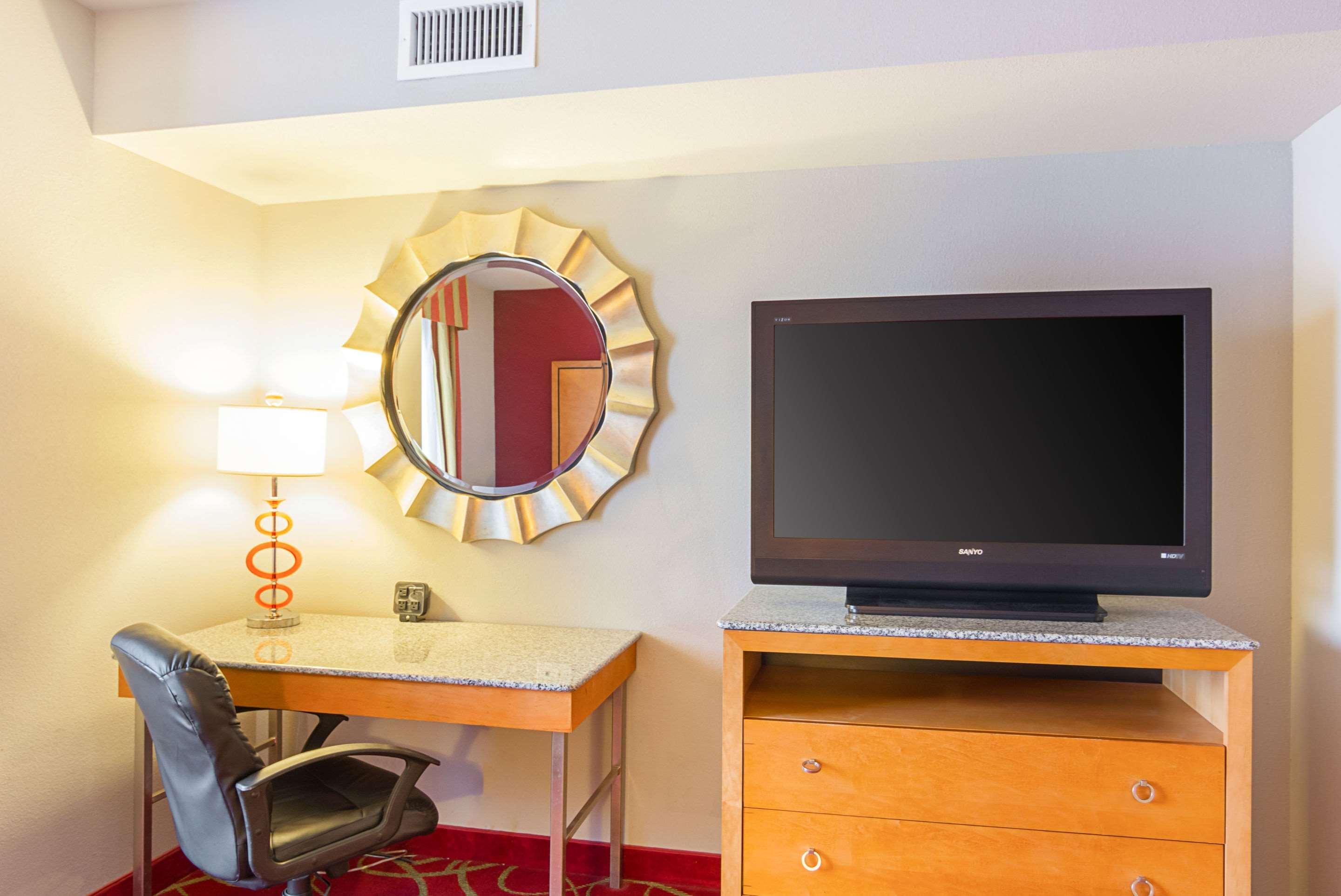 Comfort Suites at Virginia Center Commons — photo 4