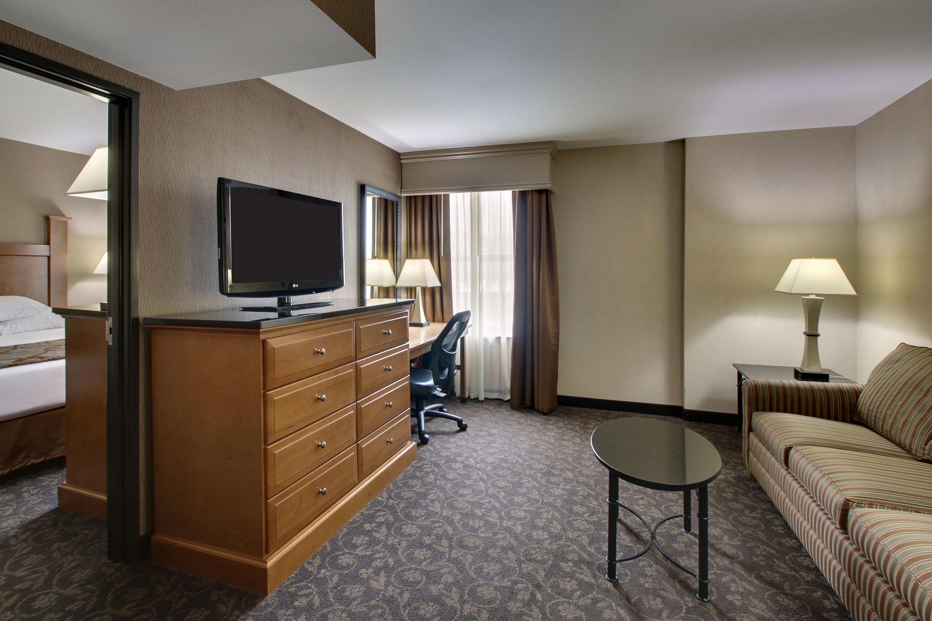 Drury Plaza Hotel Broadview Wichita — photo 4